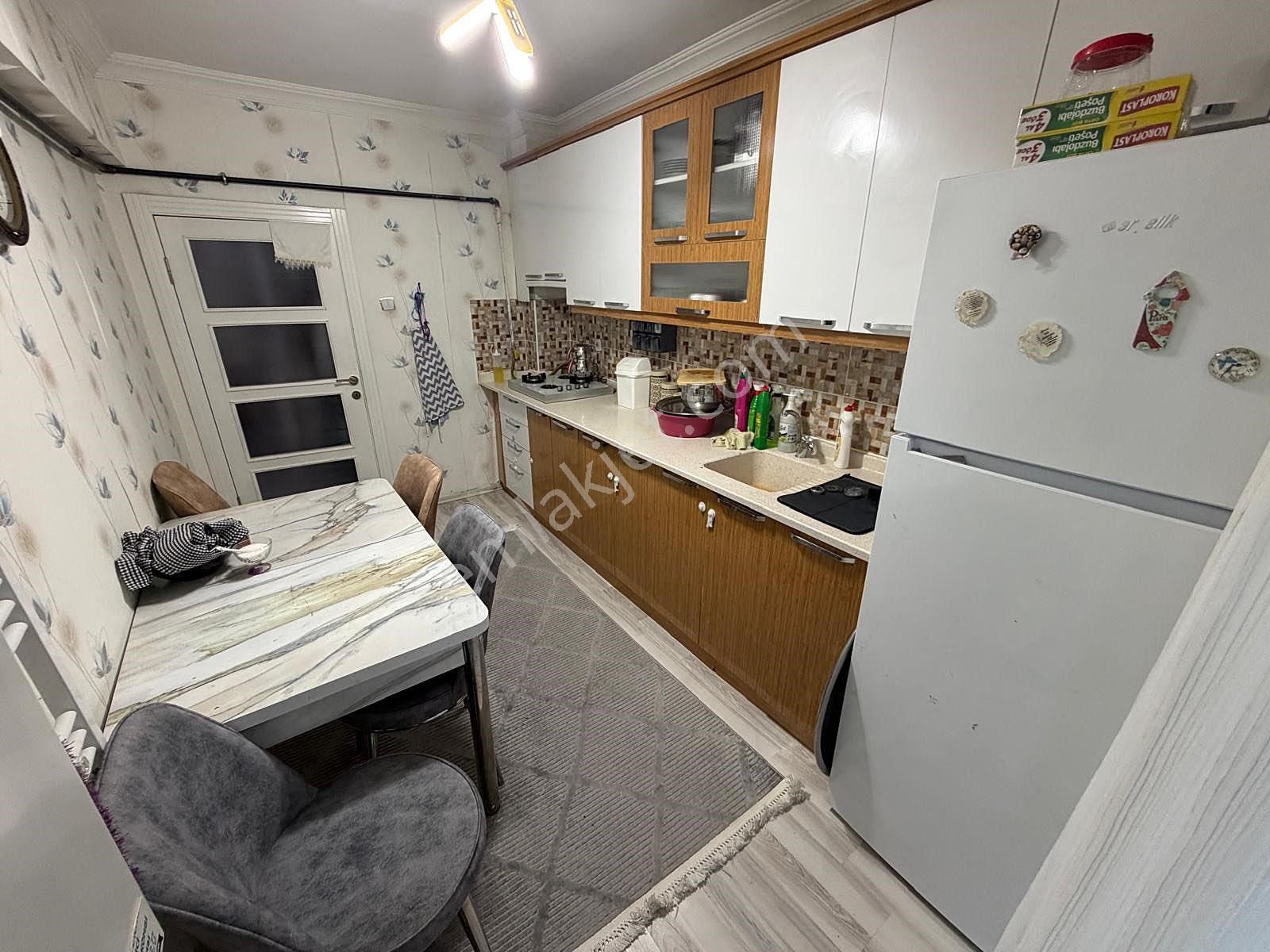 Mareşal Çakmak Mah'de Ara Katta Geniş M2 Bağımsız 3+1 Daire - Görsel 5