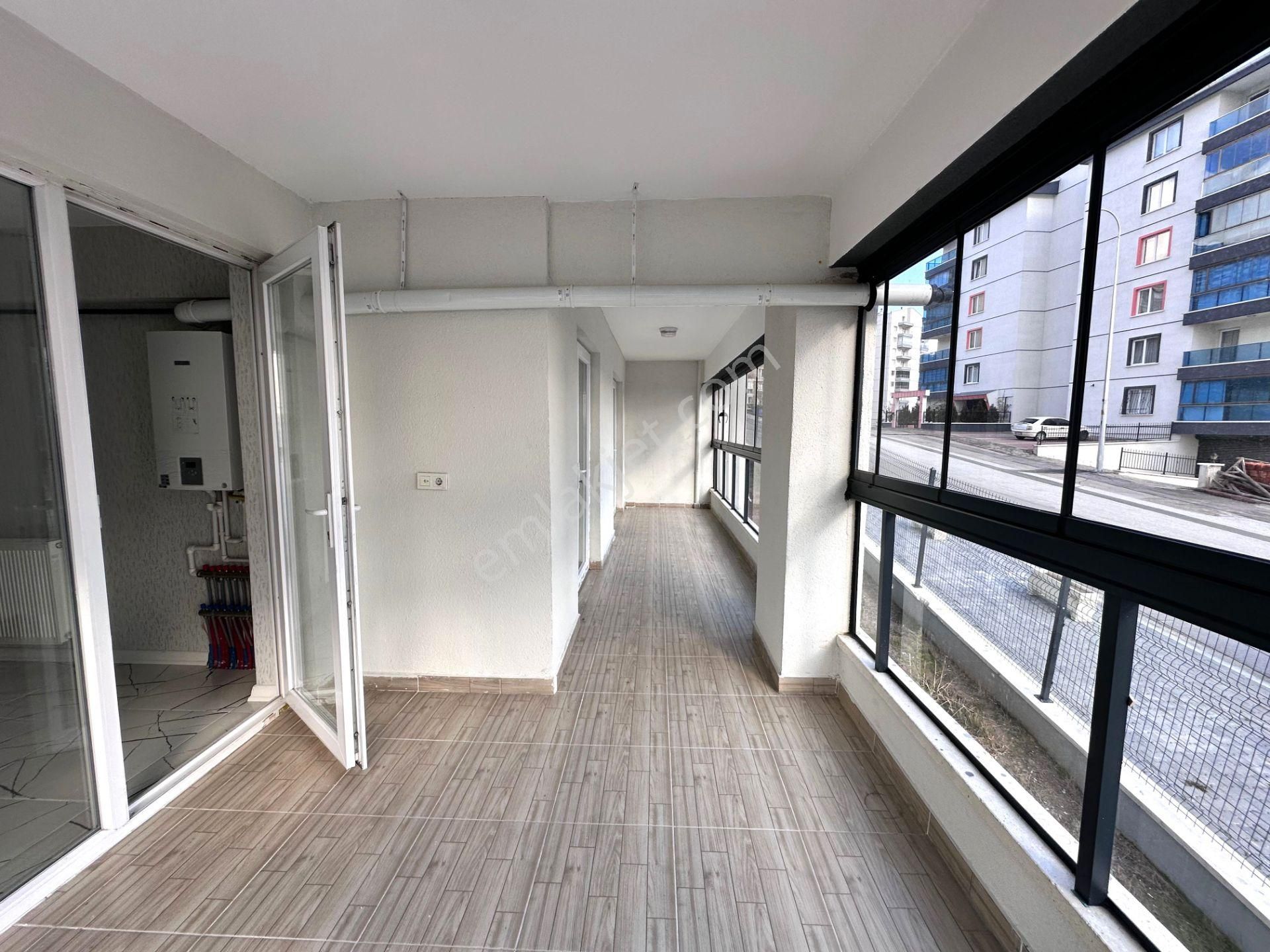 Uzman Emlak Ofisinden Kayalar Mh.de Site İçerisinde Full Yapılı Kapalı Teras Balkonlu 4+1 Daire - Görsel 20