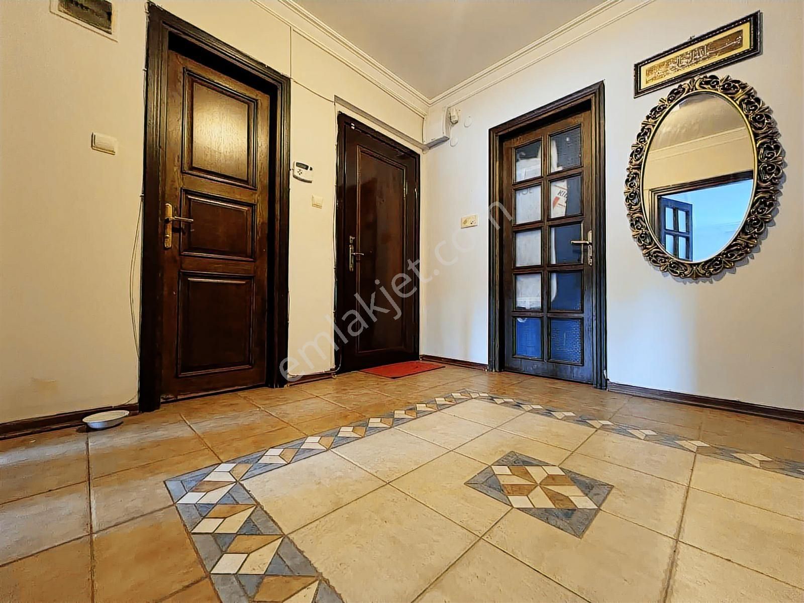 Yeşil Çengelköy Sitesinde Ara Kat 3+1 Satılık Daire