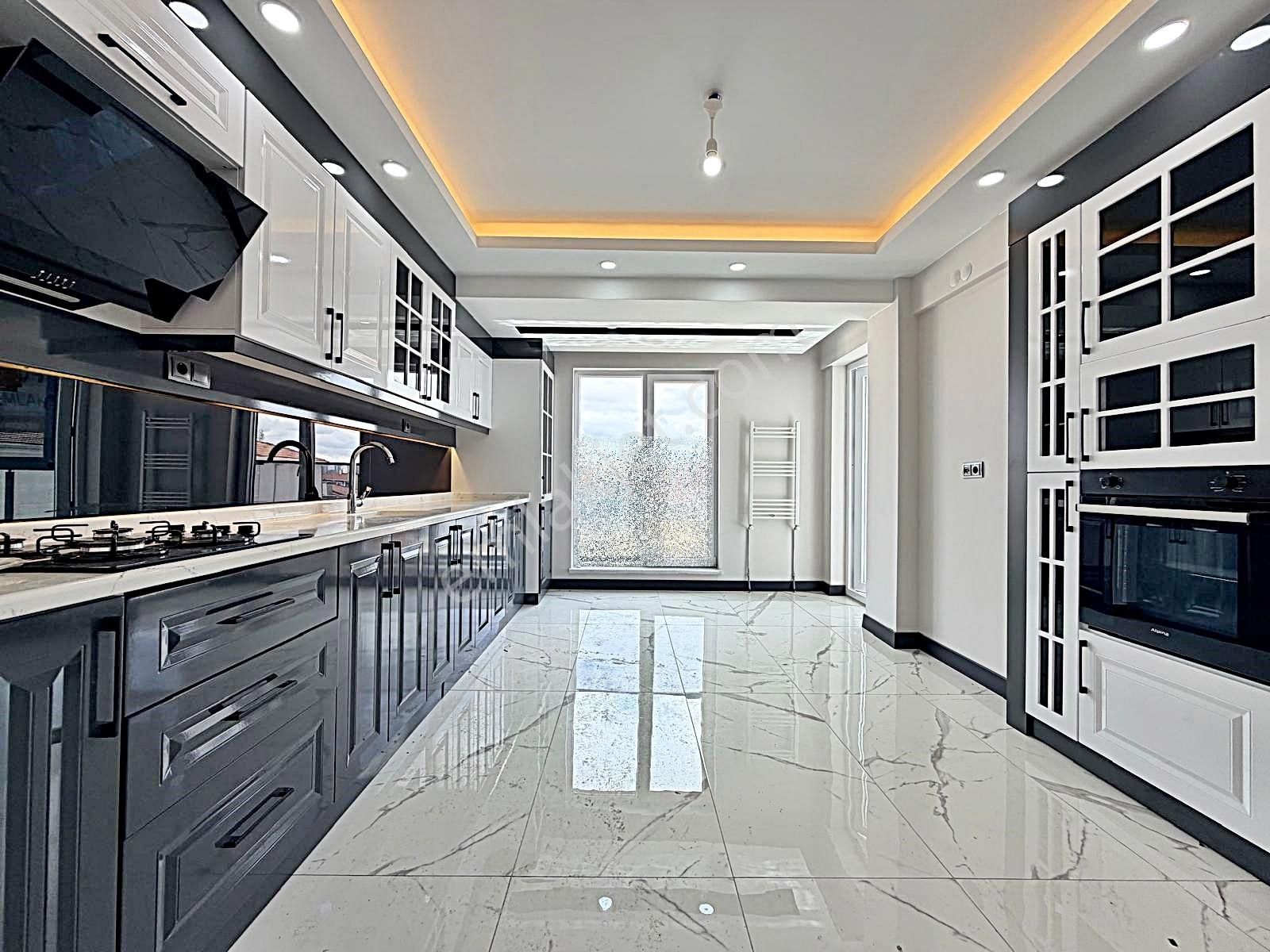 Yuvam'dan Merkezi Konumda Ultra Lüx Geniş Acil Satılık 4+1 - Görsel 35