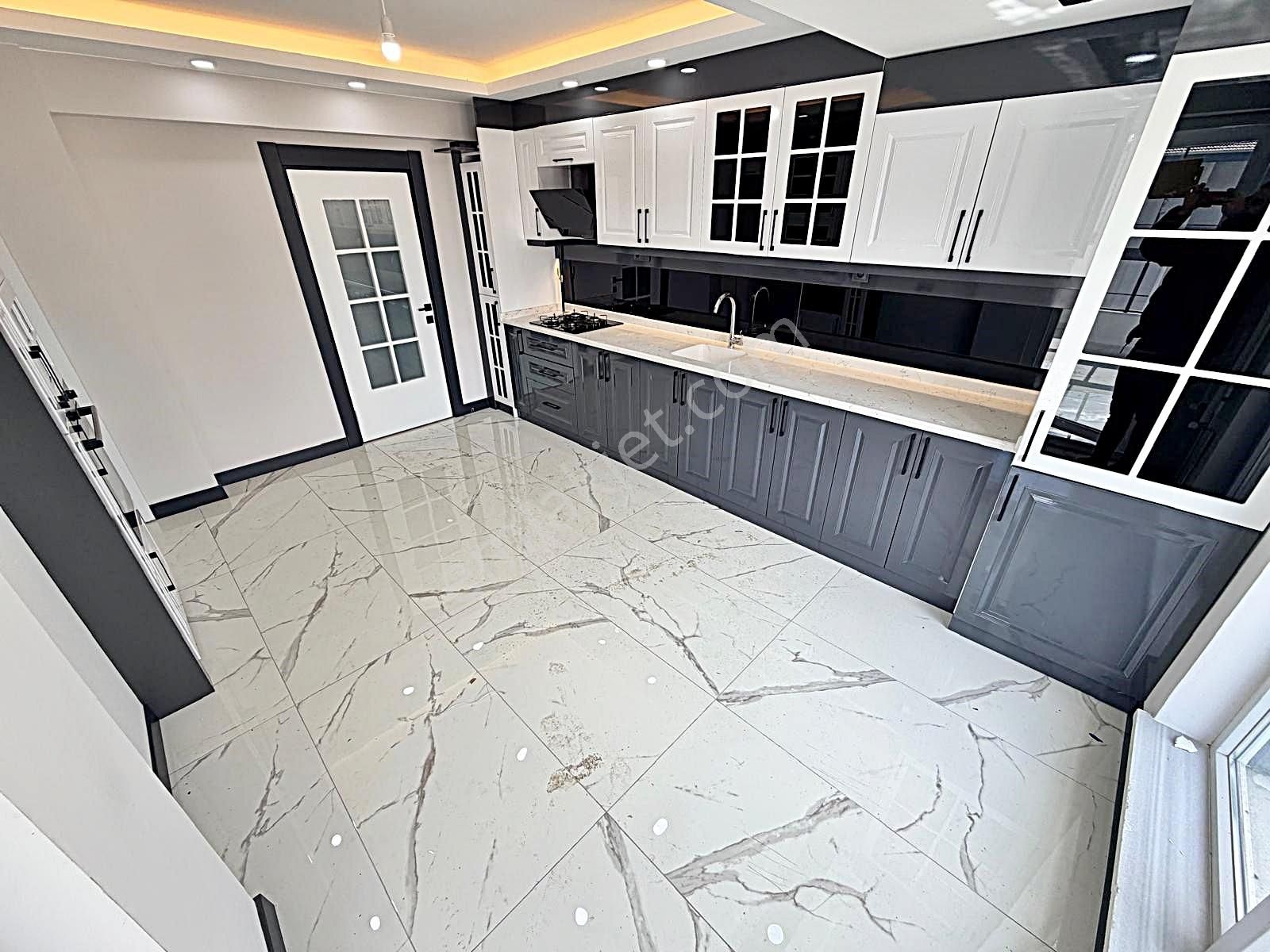 Yuvam'dan Merkezi Konumda Ultra Lüx Geniş Acil Satılık 4+1 - Görsel 9