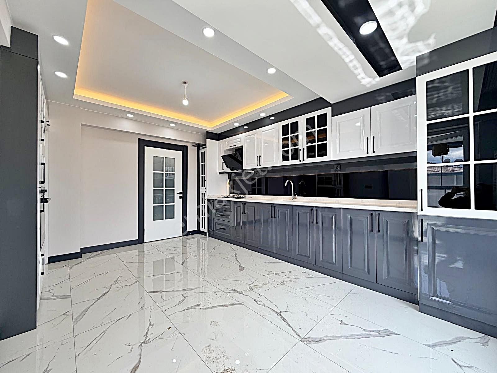 Yuvam'dan Merkezi Konumda Ultra Lüx Geniş Acil Satılık 4+1 - Görsel 10