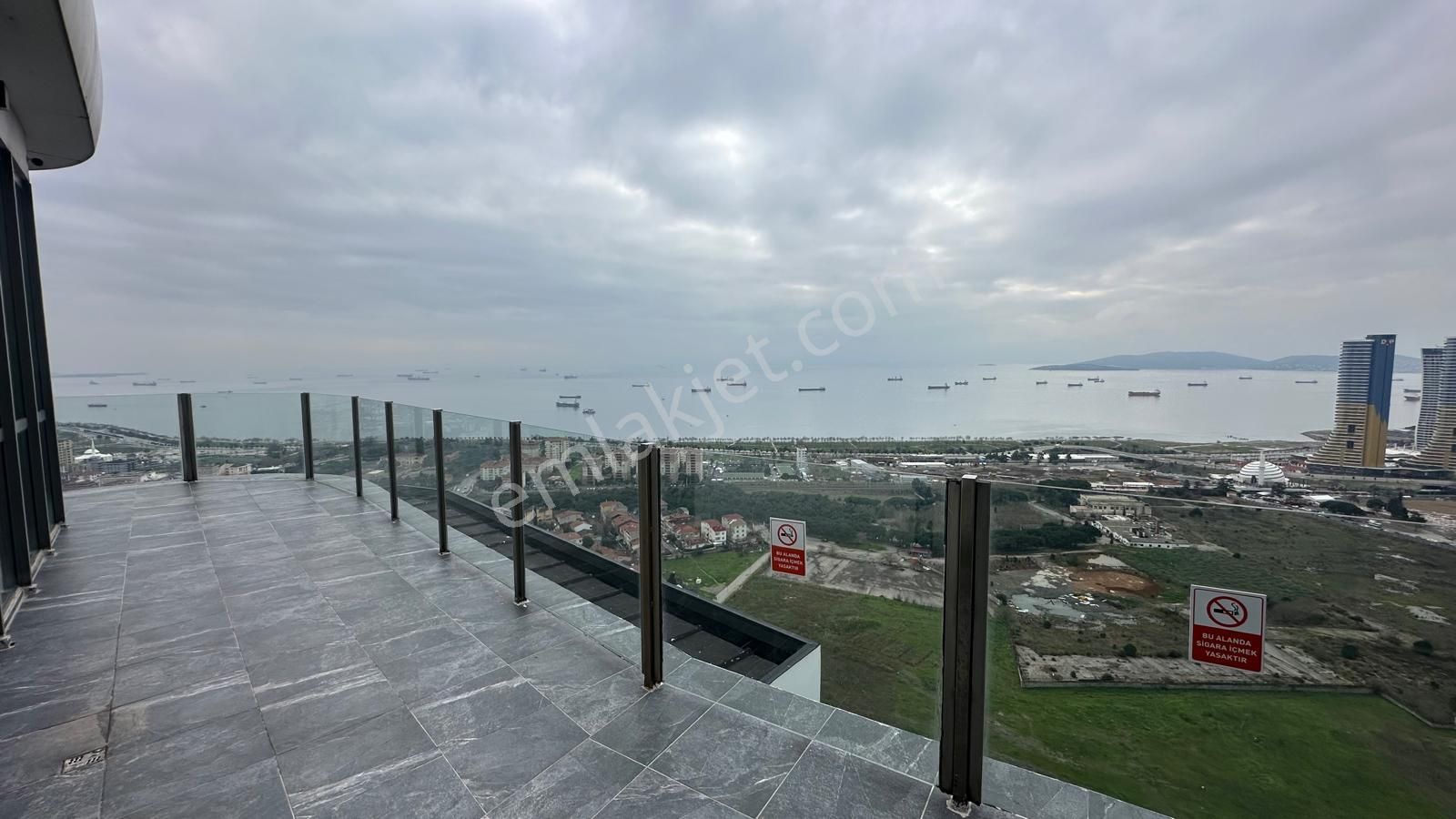 Denize 600 Metre!kartal Park 34 Sitesinde Deniz Manzaralı 3+1