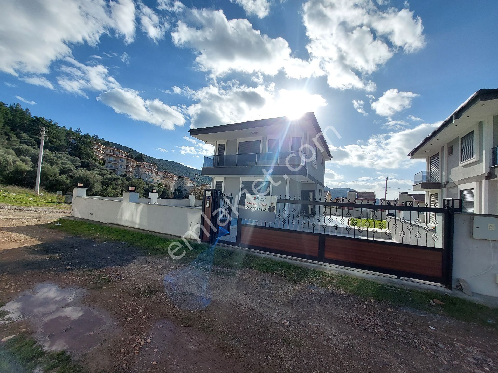 Muhteşem 4+1 Villa Havuzlu Otoparklı Ebeveyn Banyolu Alt Katta Oda - Görsel 11