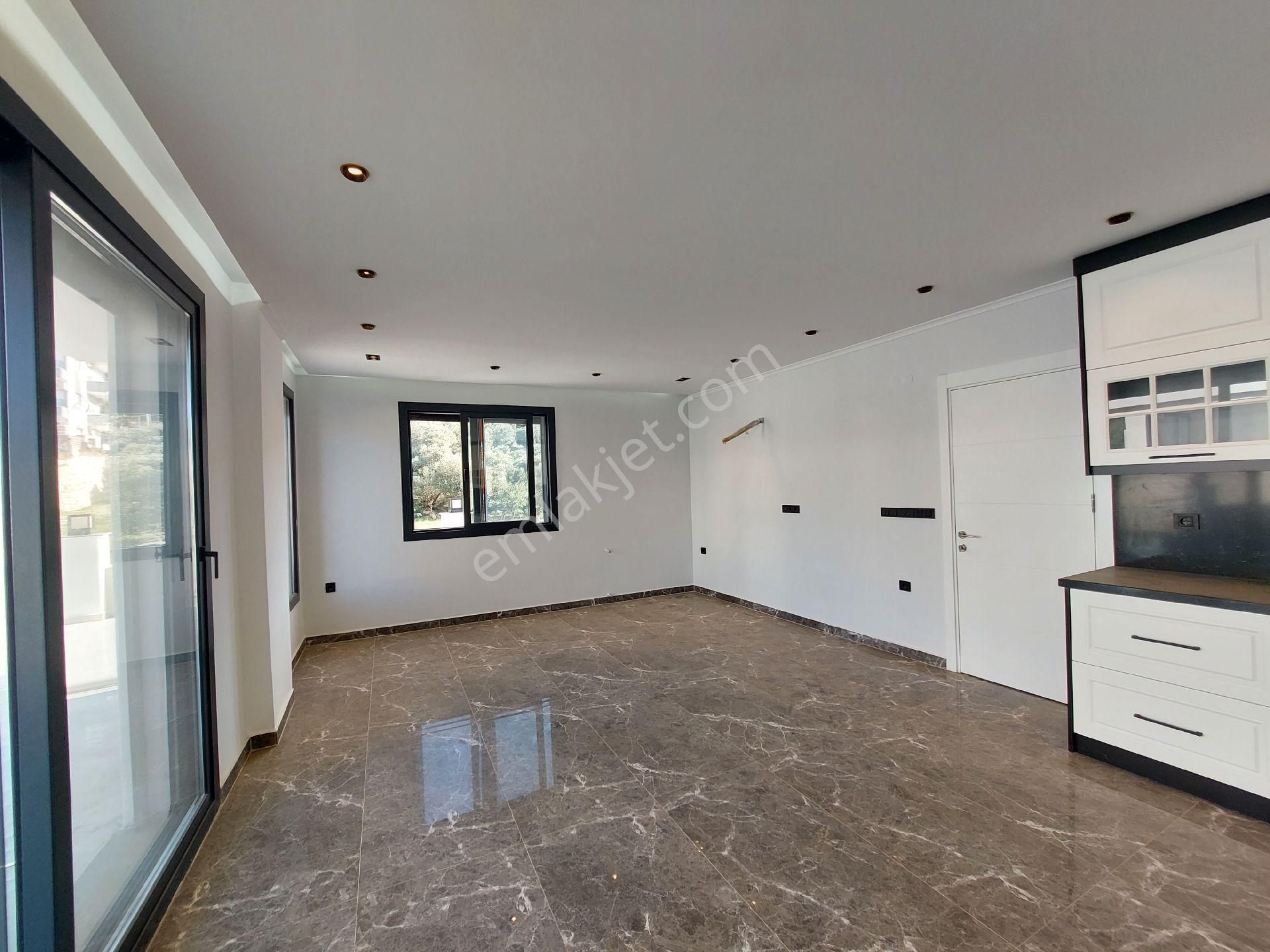 Muhteşem 4+1 Villa Havuzlu Otoparklı Ebeveyn Banyolu Alt Katta Oda - Görsel 22