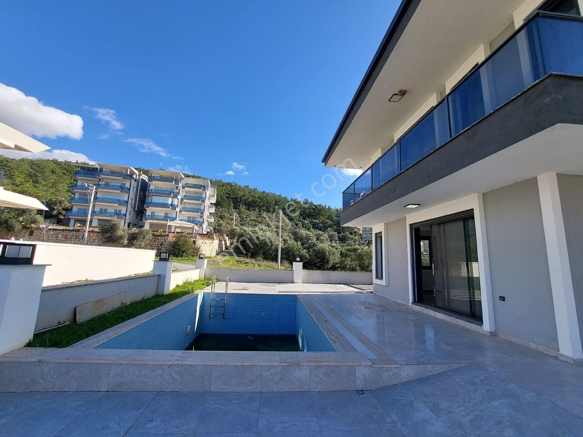 Muhteşem 4+1 Villa Havuzlu Otoparklı Ebeveyn Banyolu Alt Katta Oda - Görsel 3