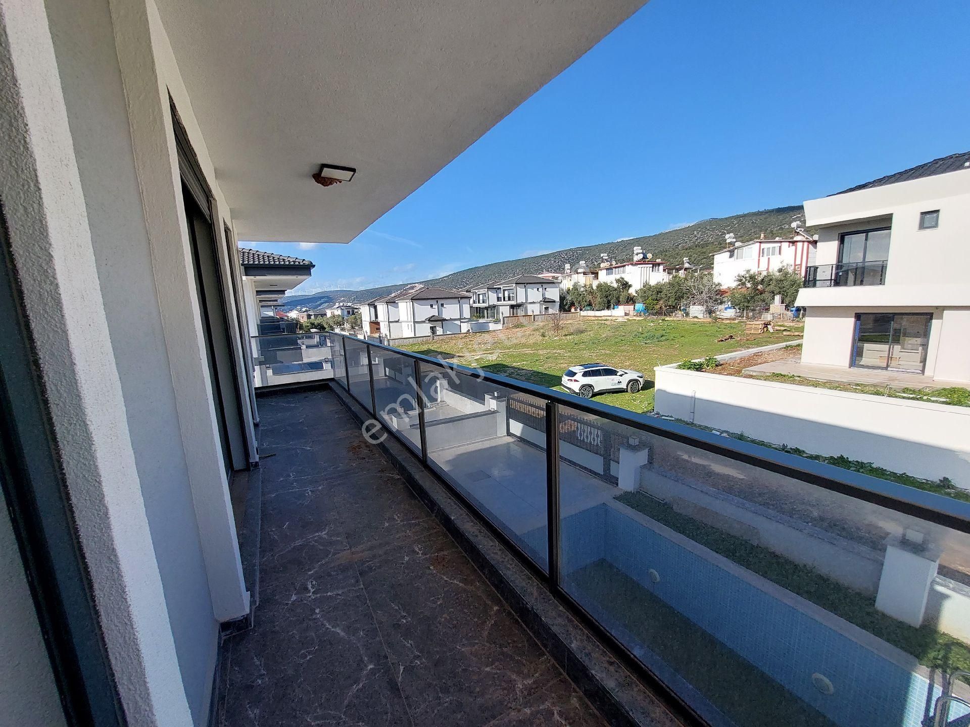 Muhteşem 4+1 Villa Havuzlu Otoparklı Ebeveyn Banyolu Alt Katta Oda - Görsel 32