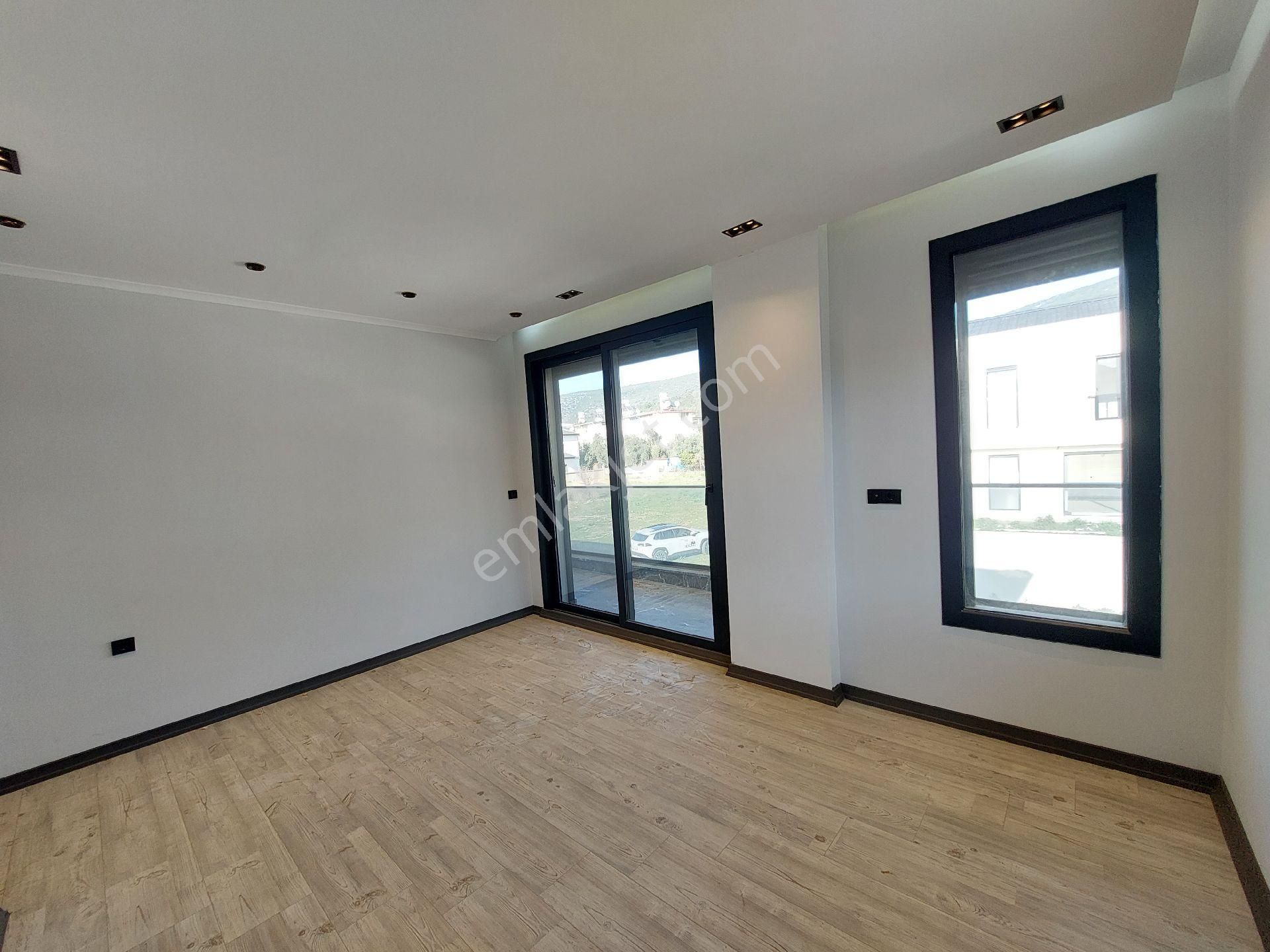 Muhteşem 4+1 Villa Havuzlu Otoparklı Ebeveyn Banyolu Alt Katta Oda - Görsel 26