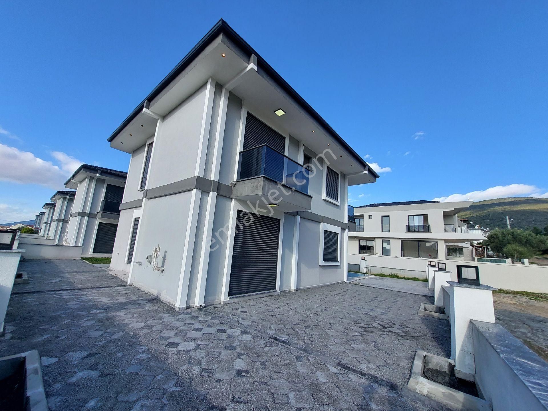 Muhteşem 4+1 Villa Havuzlu Otoparklı Ebeveyn Banyolu Alt Katta Oda - Görsel 5