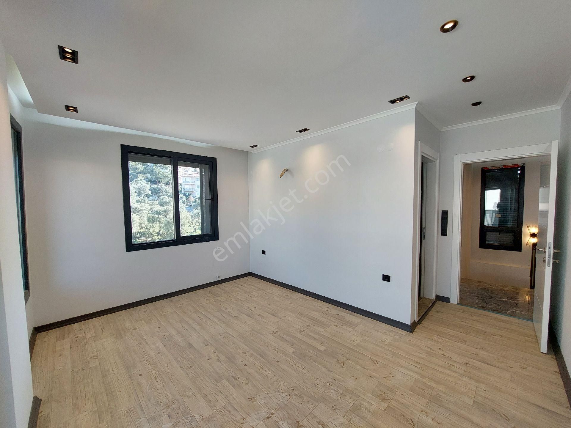 Muhteşem 4+1 Villa Havuzlu Otoparklı Ebeveyn Banyolu Alt Katta Oda - Görsel 25