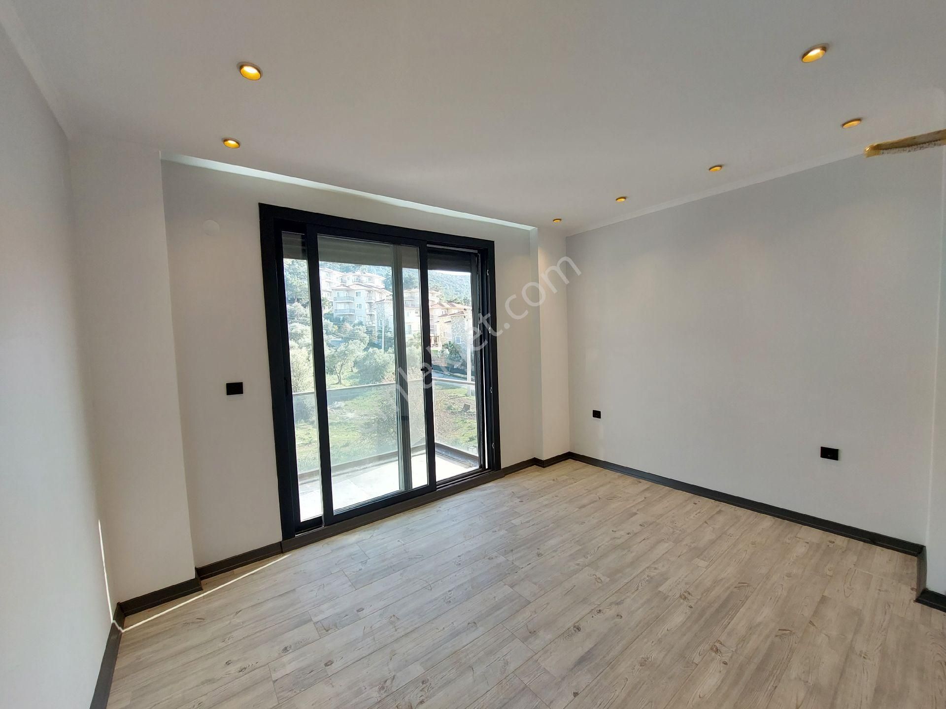 Muhteşem 4+1 Villa Havuzlu Otoparklı Ebeveyn Banyolu Alt Katta Oda - Görsel 24