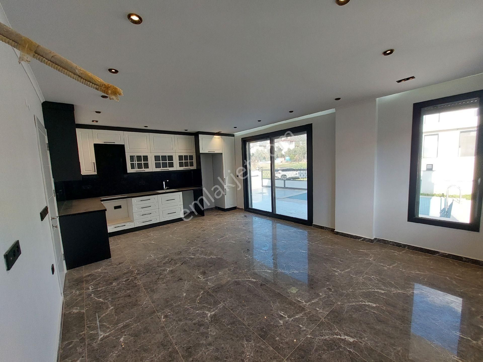 Muhteşem 4+1 Villa Havuzlu Otoparklı Ebeveyn Banyolu Alt Katta Oda - Görsel 19