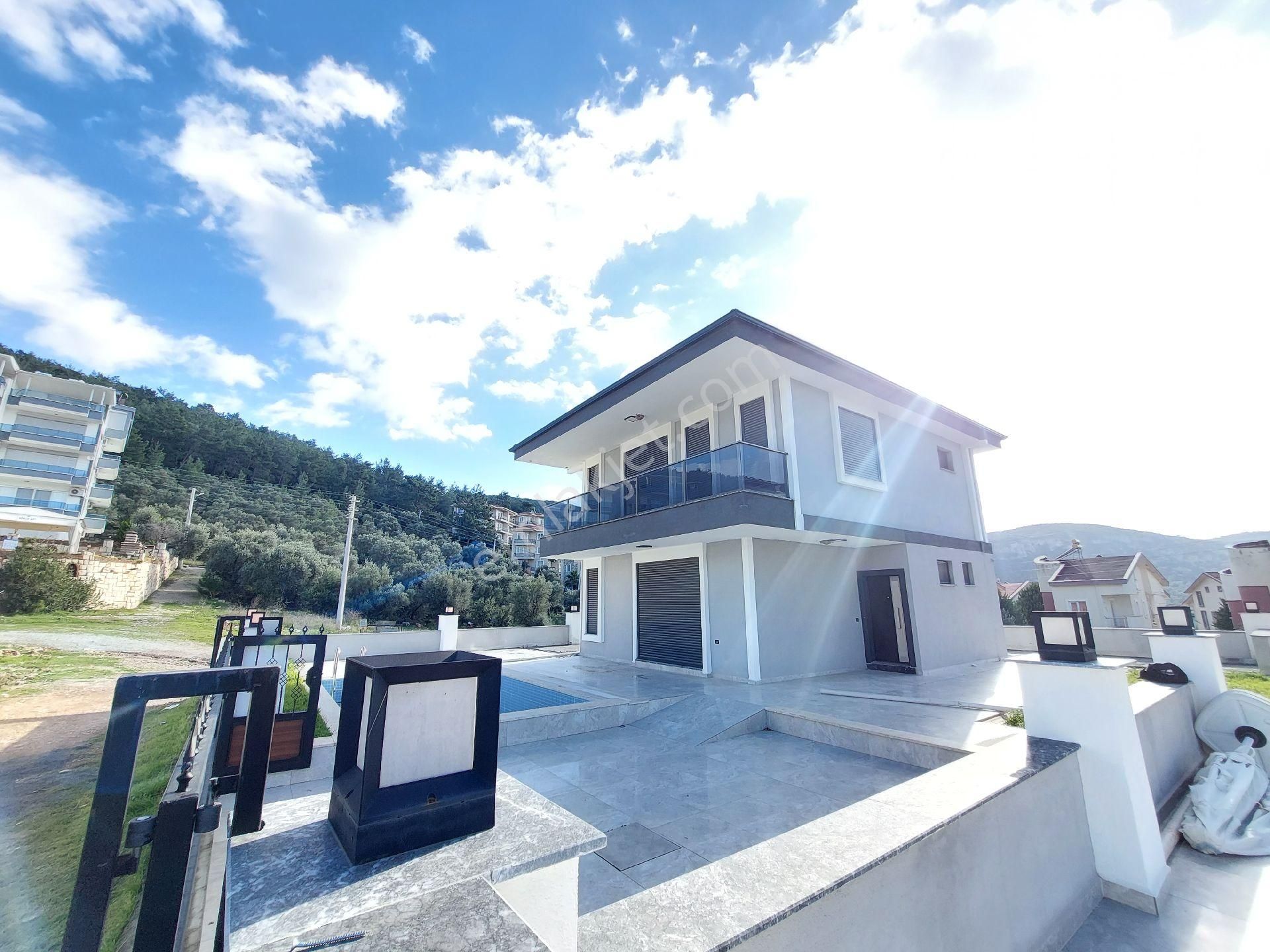 Muhteşem 4+1 Villa Havuzlu Otoparklı Ebeveyn Banyolu Alt Katta Oda - Görsel 10