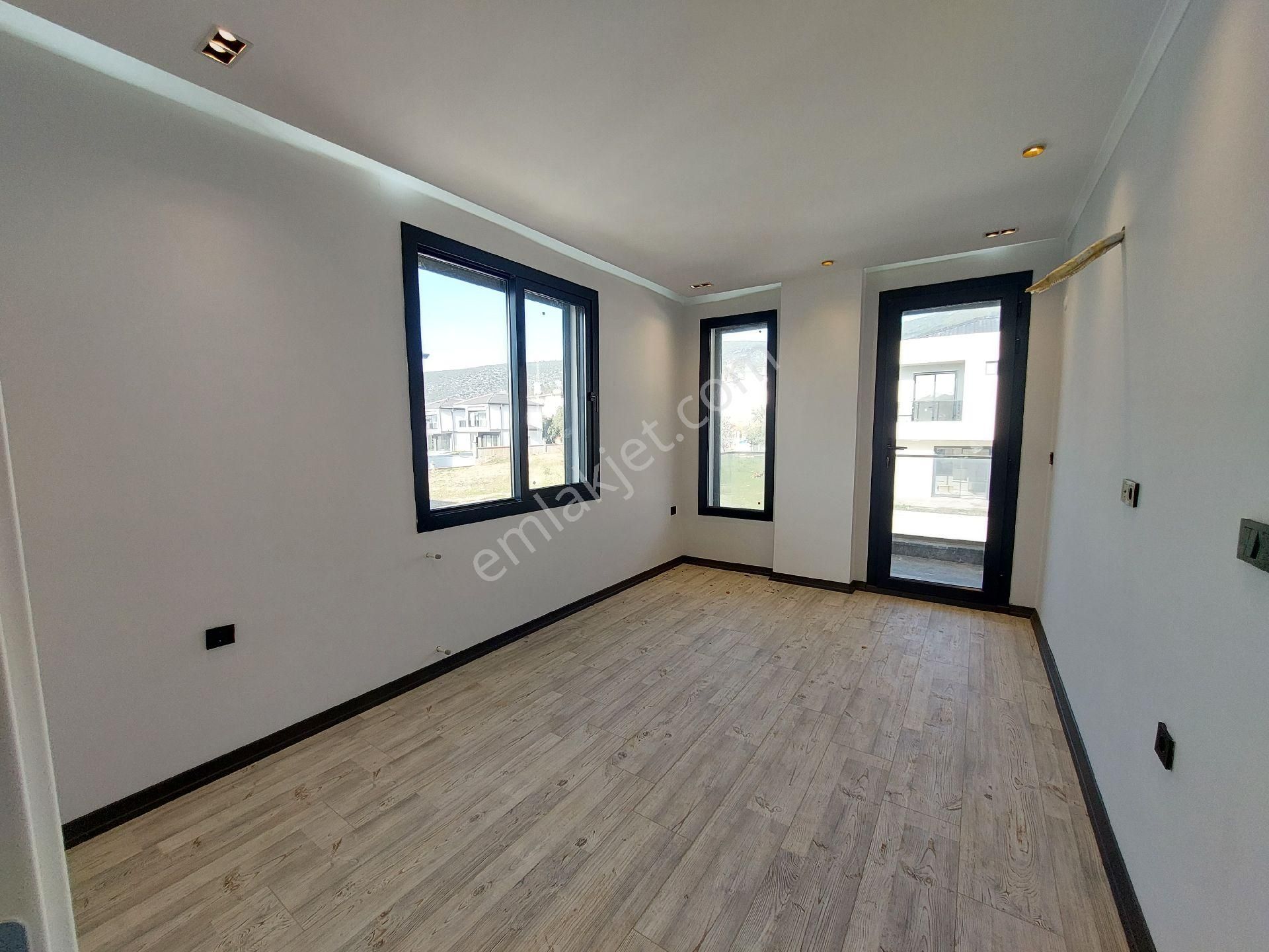 Muhteşem 4+1 Villa Havuzlu Otoparklı Ebeveyn Banyolu Alt Katta Oda - Görsel 30