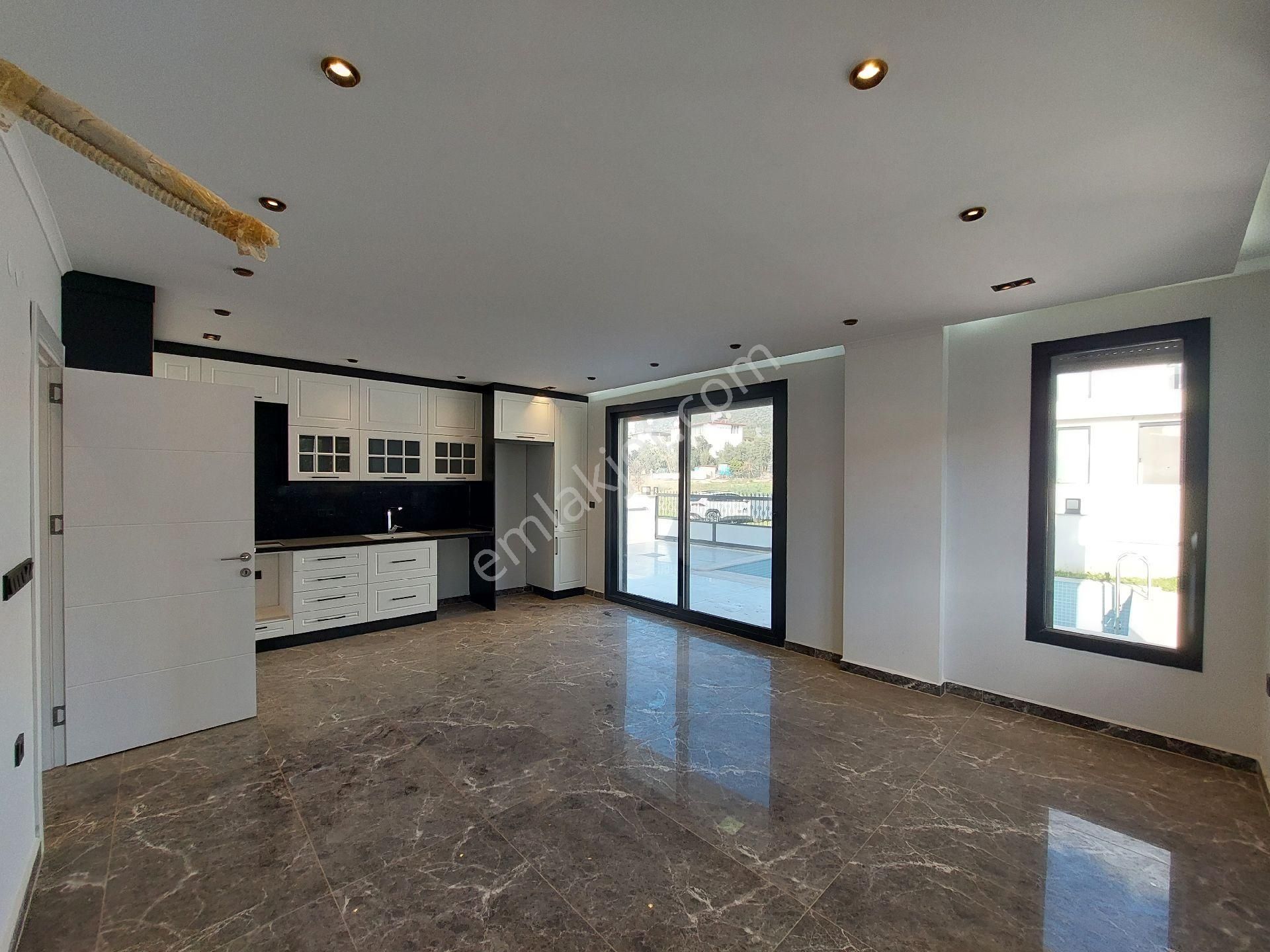 Muhteşem 4+1 Villa Havuzlu Otoparklı Ebeveyn Banyolu Alt Katta Oda - Görsel 17