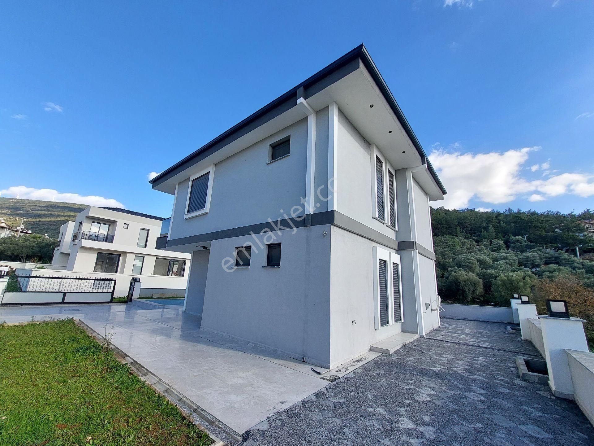 Muhteşem 4+1 Villa Havuzlu Otoparklı Ebeveyn Banyolu Alt Katta Oda - Görsel 6