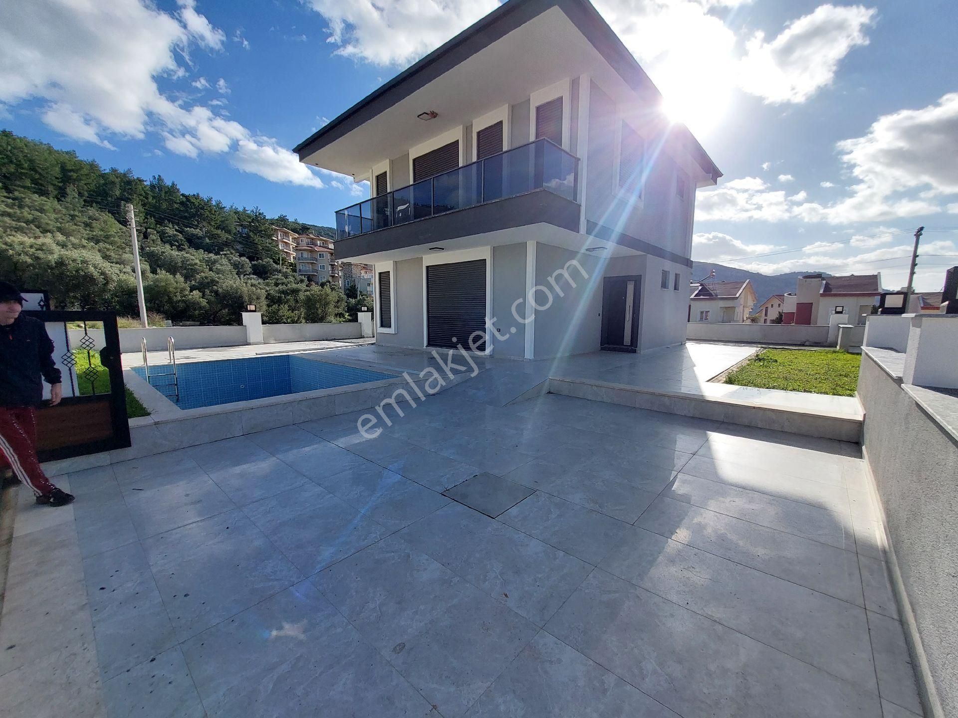 Muhteşem 4+1 Villa Havuzlu Otoparklı Ebeveyn Banyolu Alt Katta Oda - Görsel 8