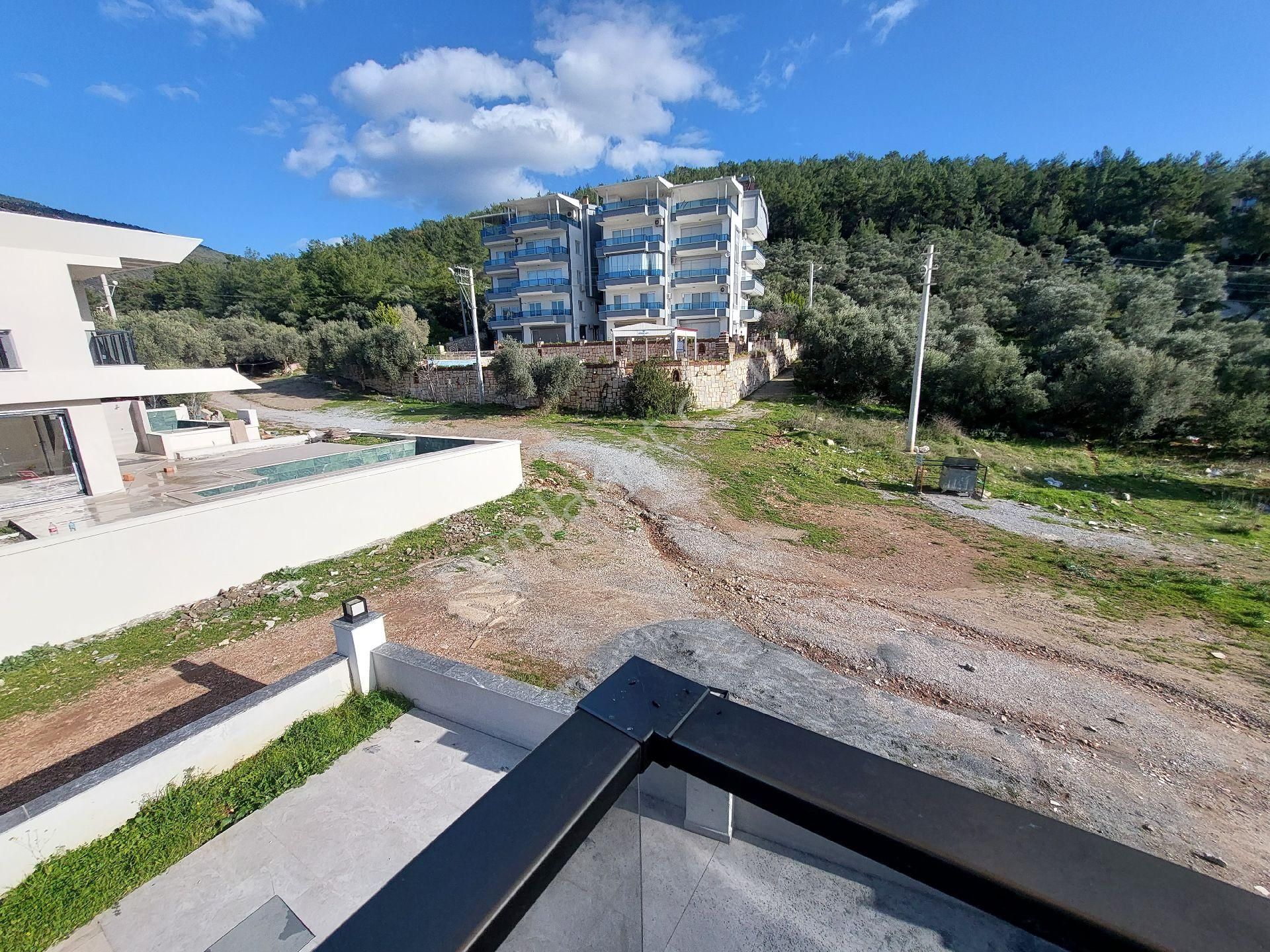 Muhteşem 4+1 Villa Havuzlu Otoparklı Ebeveyn Banyolu Alt Katta Oda - Görsel 33