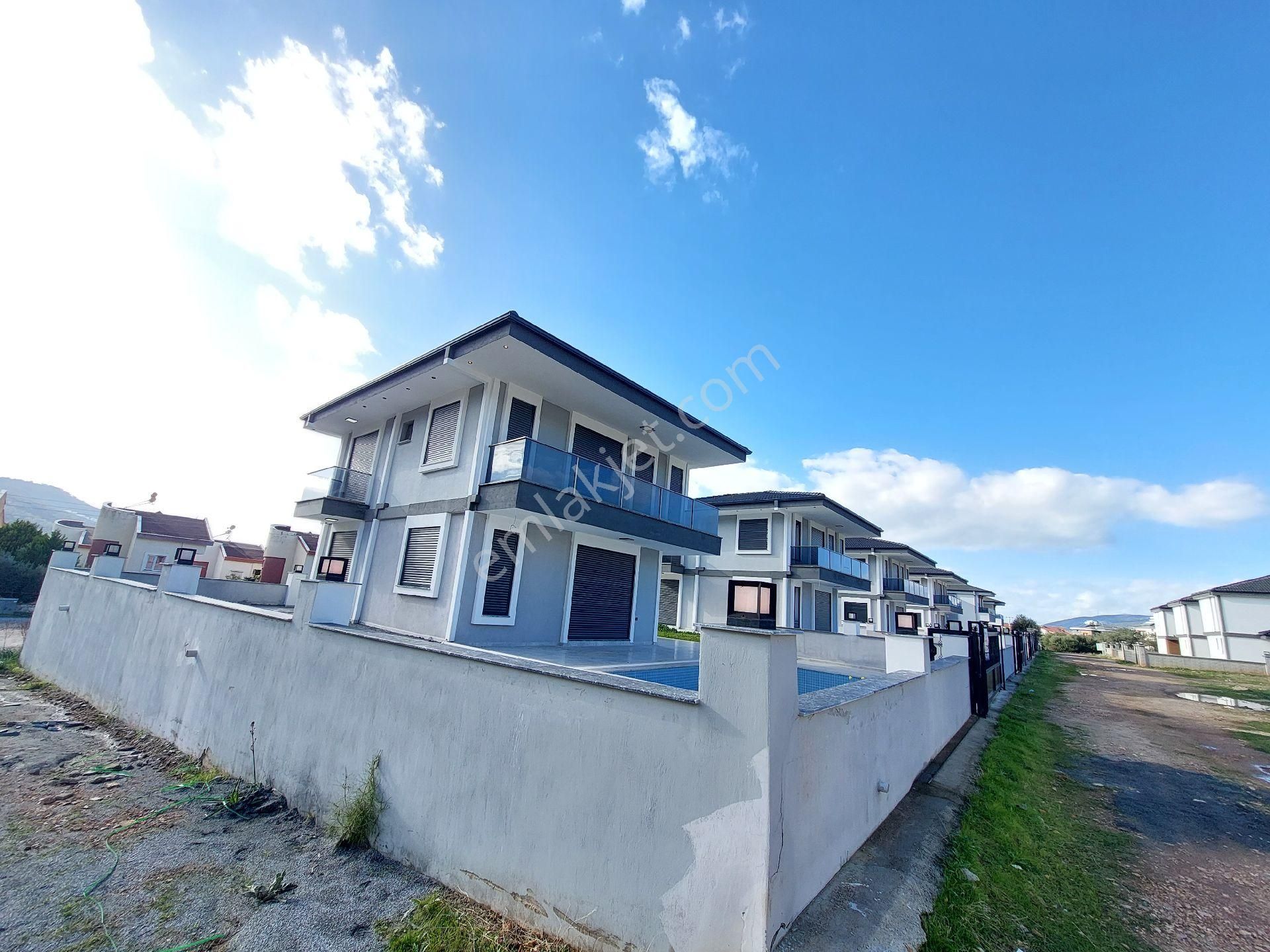 Muhteşem 4+1 Villa Havuzlu Otoparklı Ebeveyn Banyolu Alt Katta Oda - Görsel 12