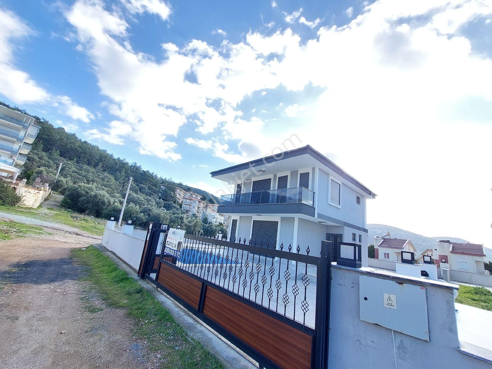 Muhteşem 4+1 Villa Havuzlu Otoparklı Ebeveyn Banyolu Alt Katta Oda - Görsel 9