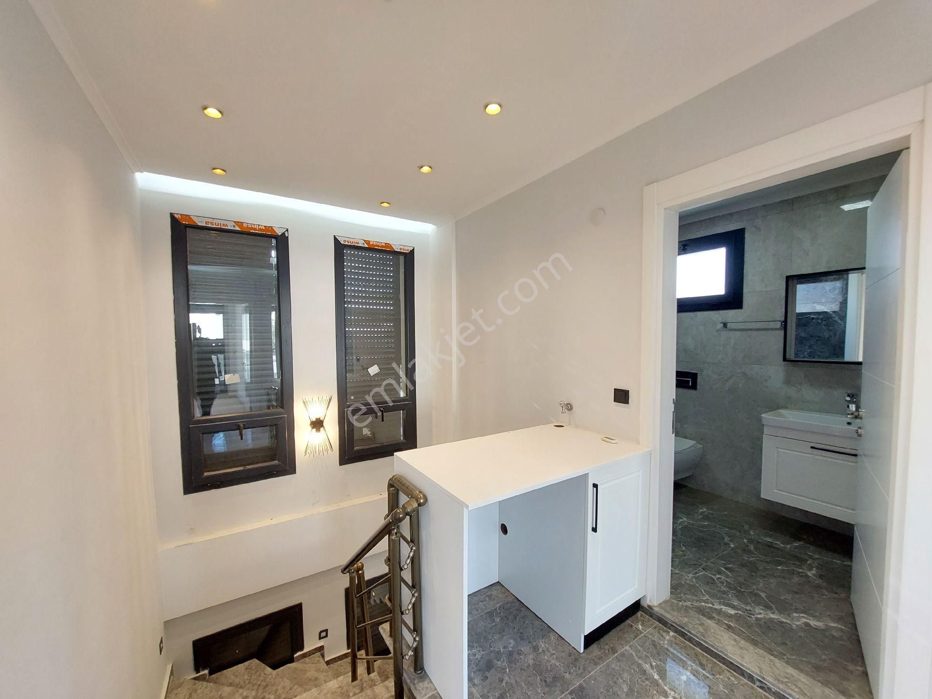 Muhteşem 4+1 Villa Havuzlu Otoparklı Ebeveyn Banyolu Alt Katta Oda - Görsel 28