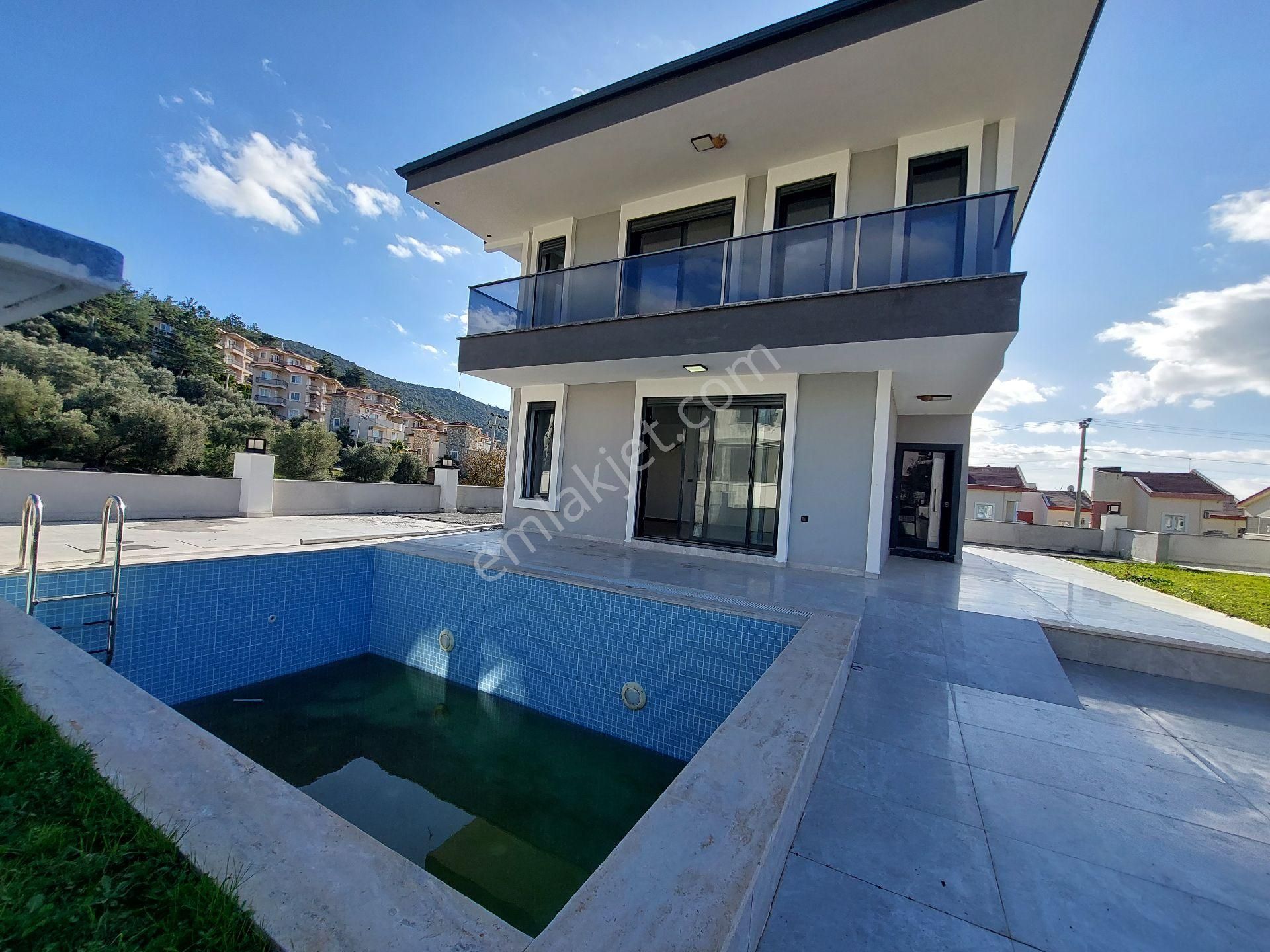 Muhteşem 4+1 Villa Havuzlu Otoparklı Ebeveyn Banyolu Alt Katta Oda - Görsel 4