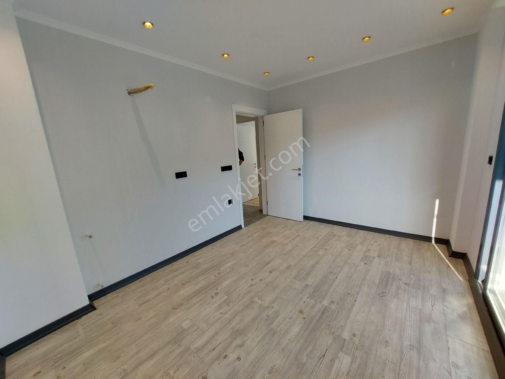 Muhteşem 4+1 Villa Havuzlu Otoparklı Ebeveyn Banyolu Alt Katta Oda - Görsel 27