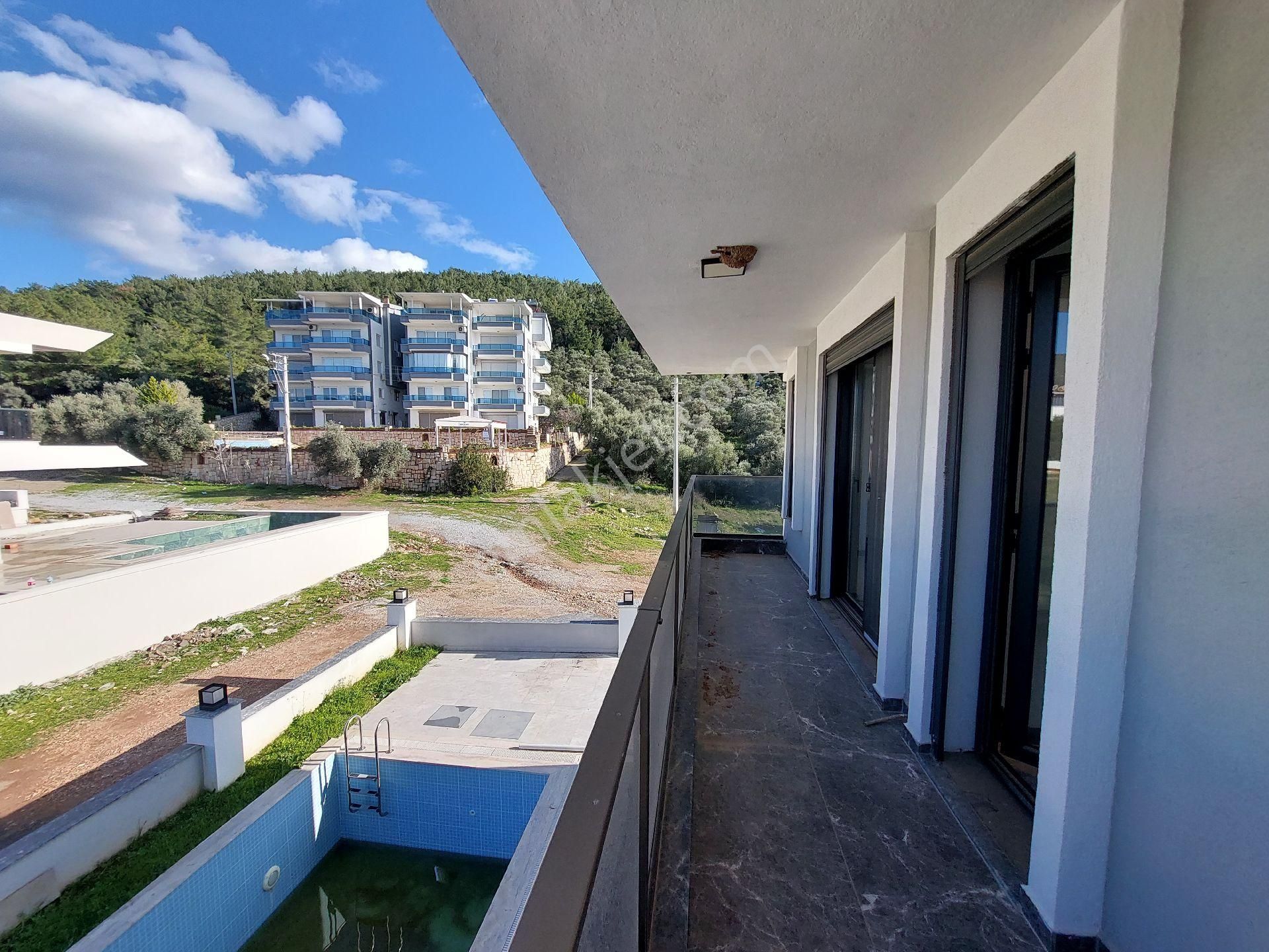 Muhteşem 4+1 Villa Havuzlu Otoparklı Ebeveyn Banyolu Alt Katta Oda - Görsel 31