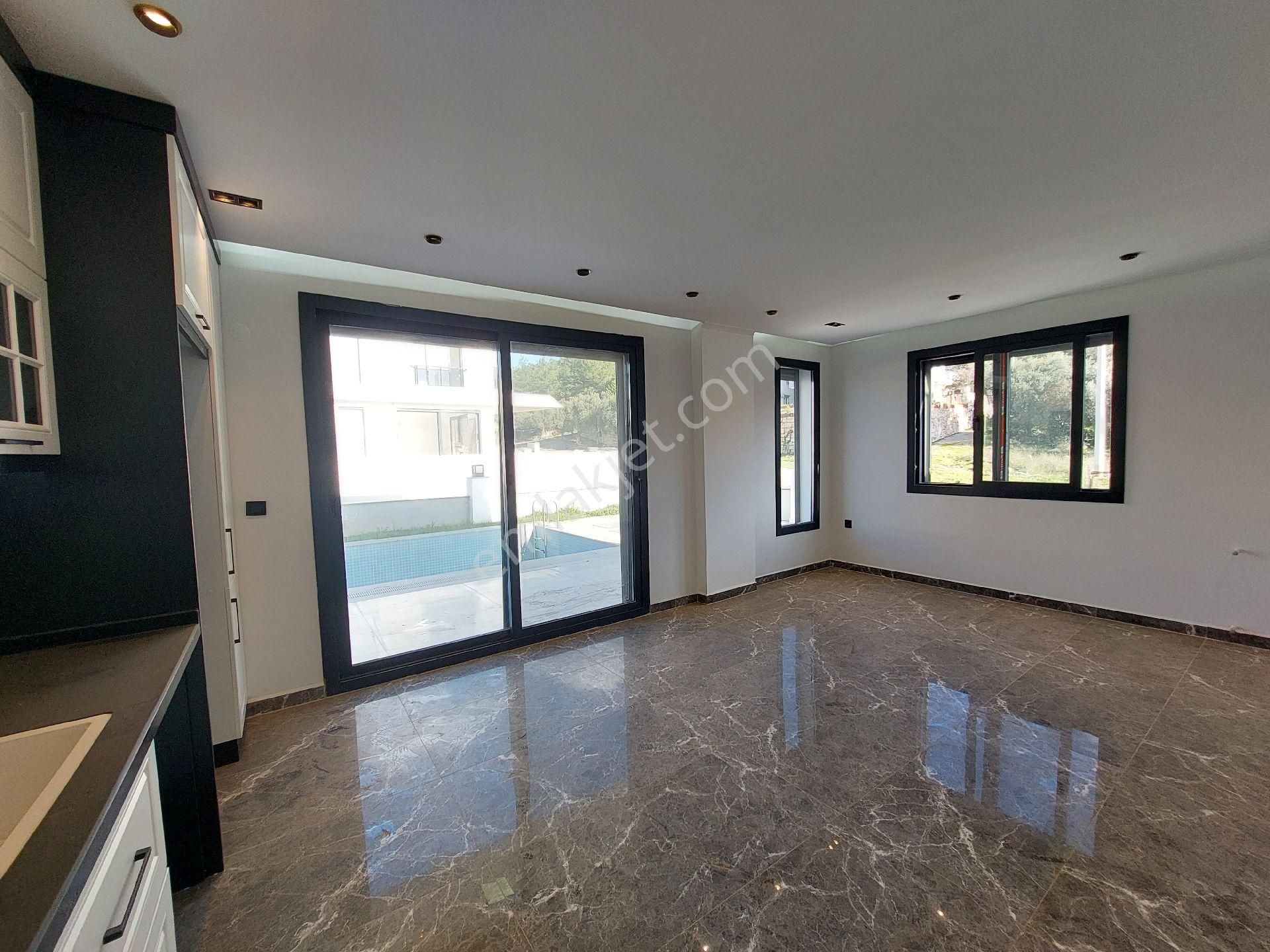 Muhteşem 4+1 Villa Havuzlu Otoparklı Ebeveyn Banyolu Alt Katta Oda - Görsel 23