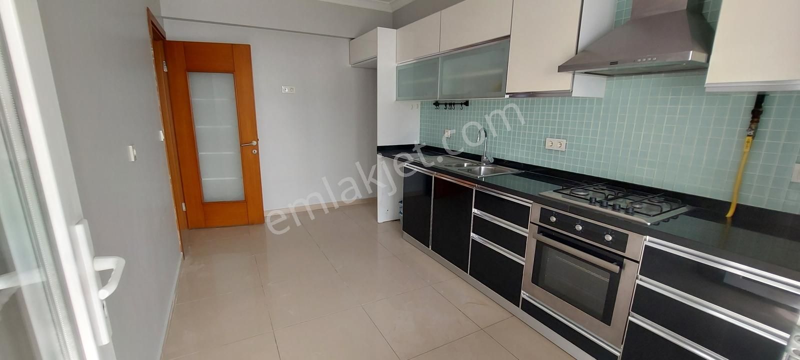 E5,metro Yakını Deniz Manzaralı,aile Sitesinde Harika Fırsat3+1 - Görsel 11