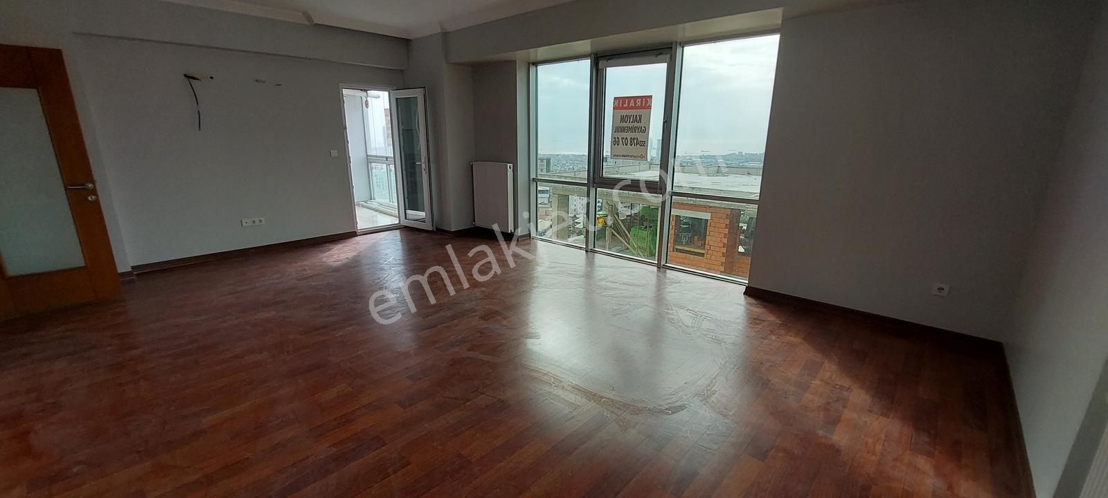 E5,metro Yakını Deniz Manzaralı,aile Sitesinde Harika Fırsat3+1