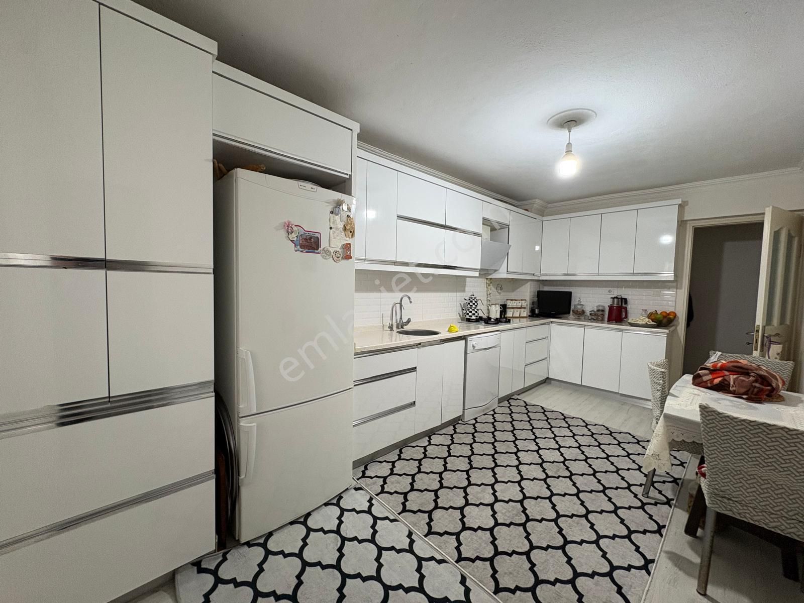 Kazımdirik Mahallesinde 3+1 Kapalı Mutfak Yenilenmiş Daire - Görsel 16