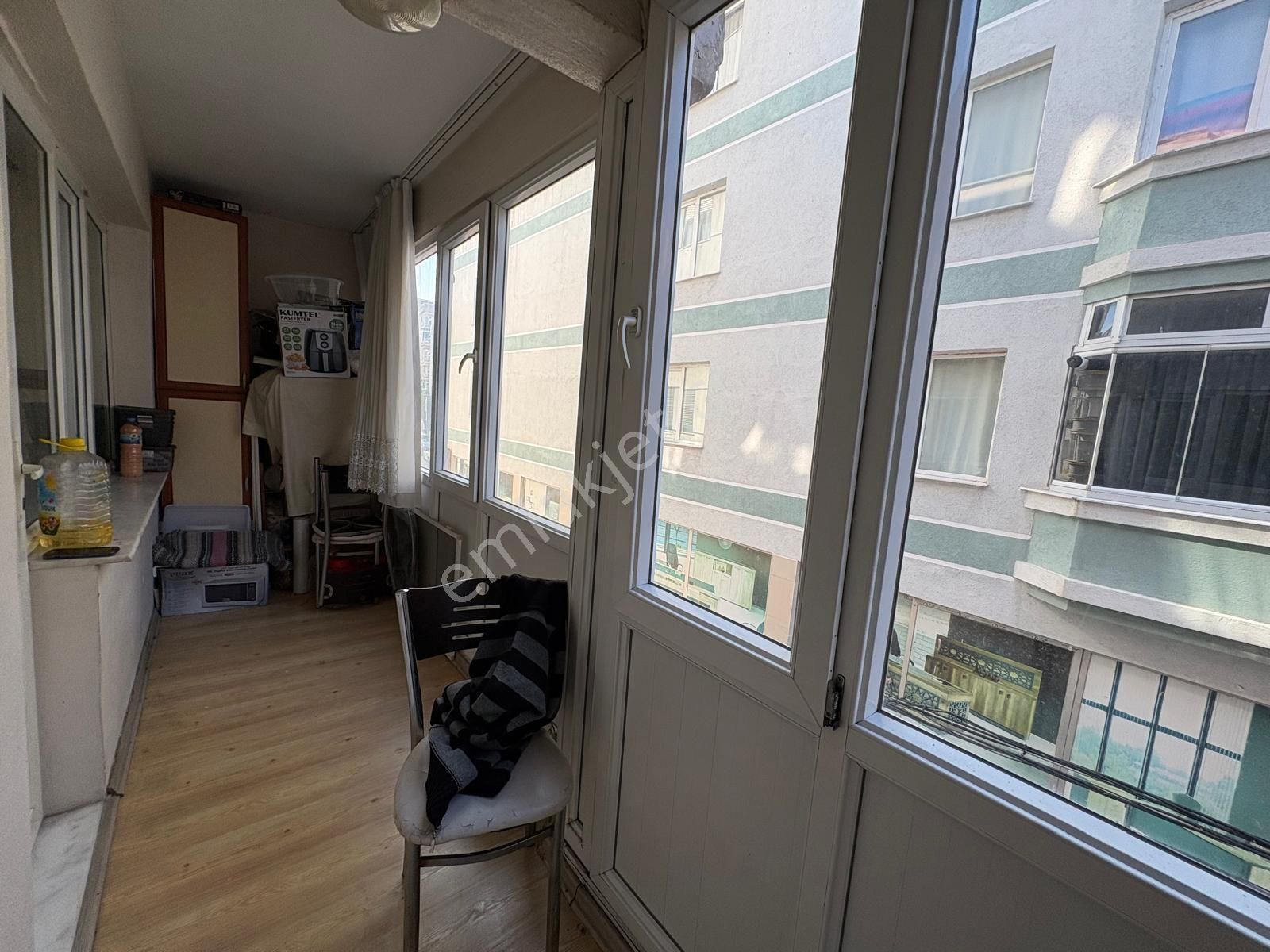 Kazımdirik Mahallesinde 3+1 Kapalı Mutfak Yenilenmiş Daire - Görsel 20