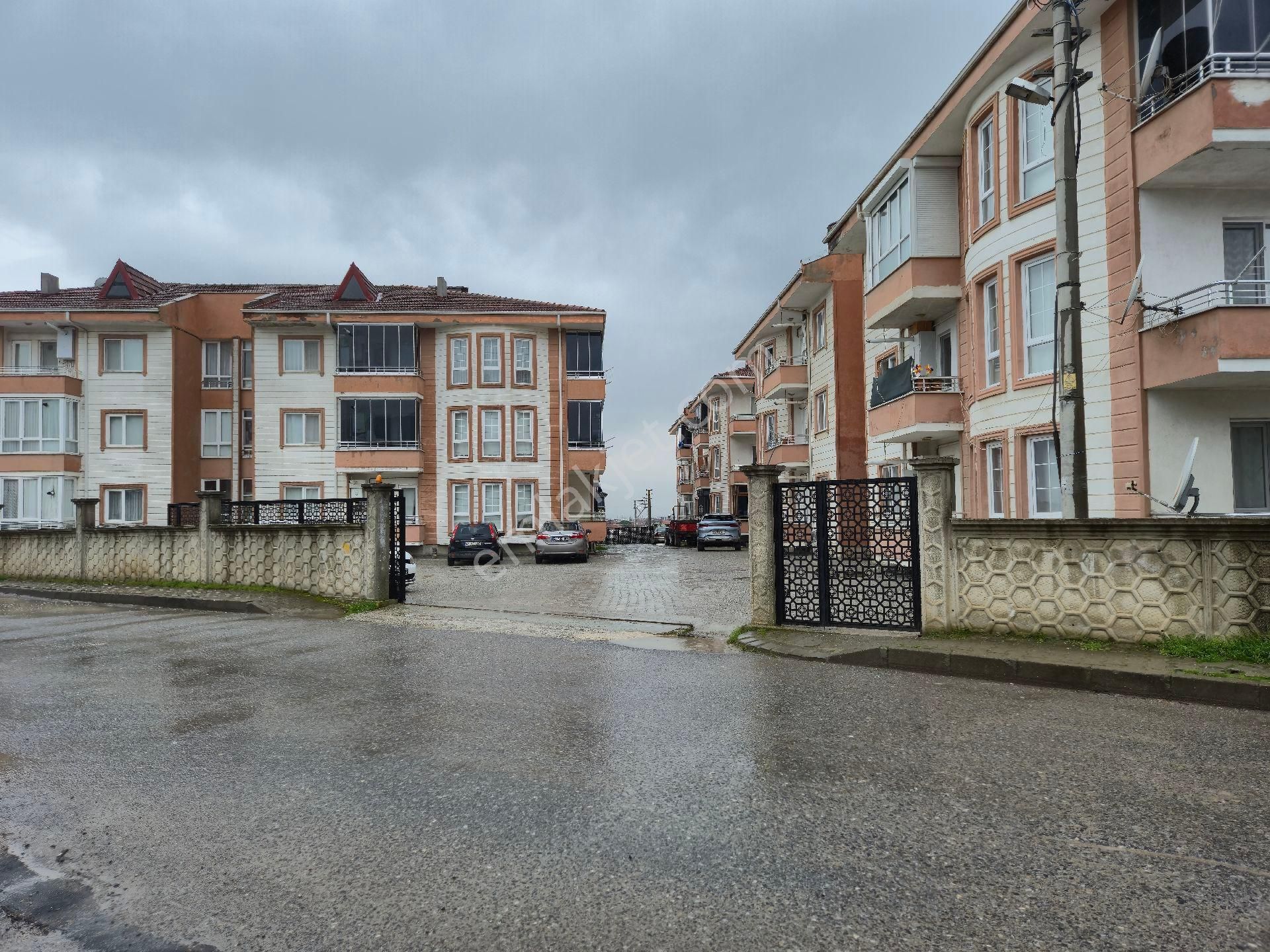 Realty World'dan Geyve Tepecikler'de Sitede Arakat 110m2 3 Balkonlu 3+1 - Görsel 4