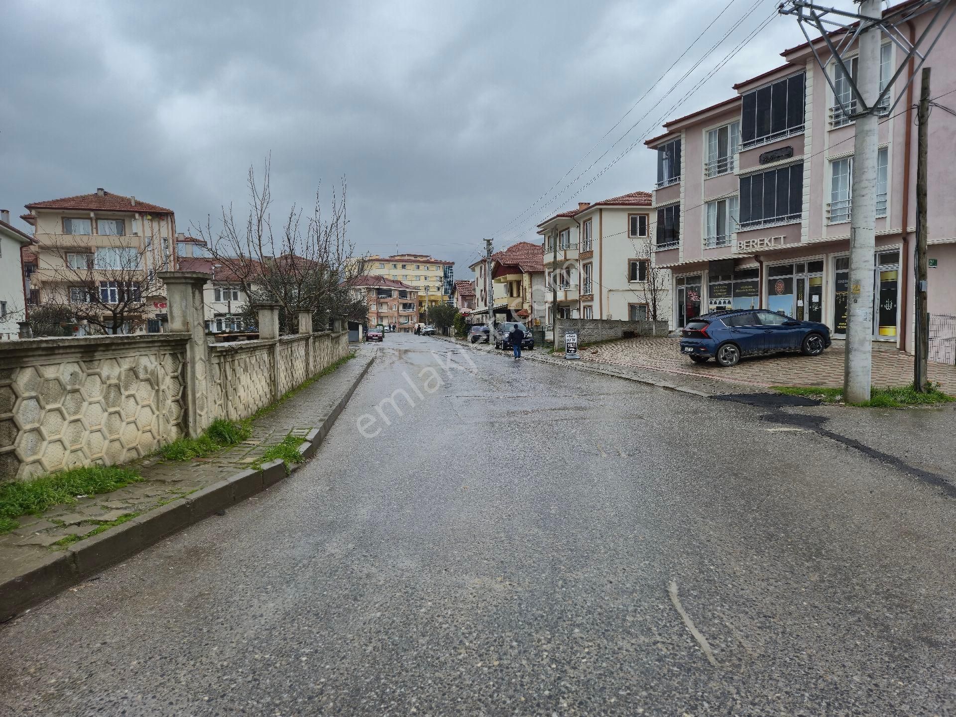 Realty World'dan Geyve Tepecikler'de Sitede Arakat 110m2 3 Balkonlu 3+1 - Görsel 3