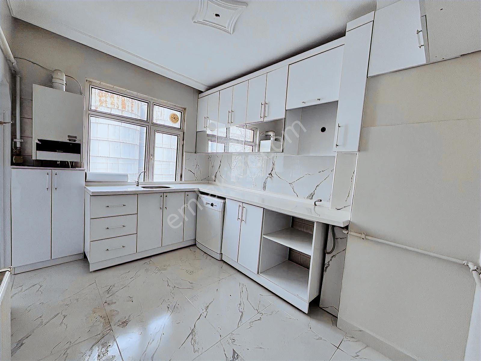 İkiaa Gayrimenkulden Atatürk Cadde Üzerinde 3+1 Masrafsız Daire