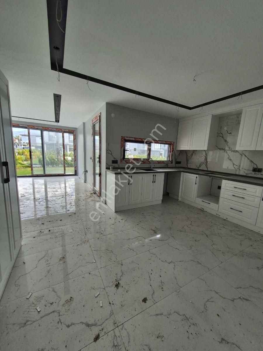 Acil Kuşadası Davutlar Güzelçamlı Manzaralı Satılık Tek Villa - Görsel 19