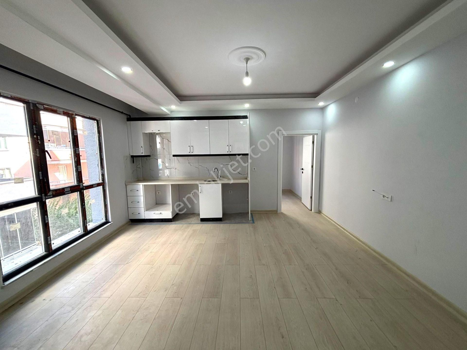 **eryıldız İnşaat'tan**merkezi Konumda İskanlı Kapalı Otoparklı Lüks 1+1**