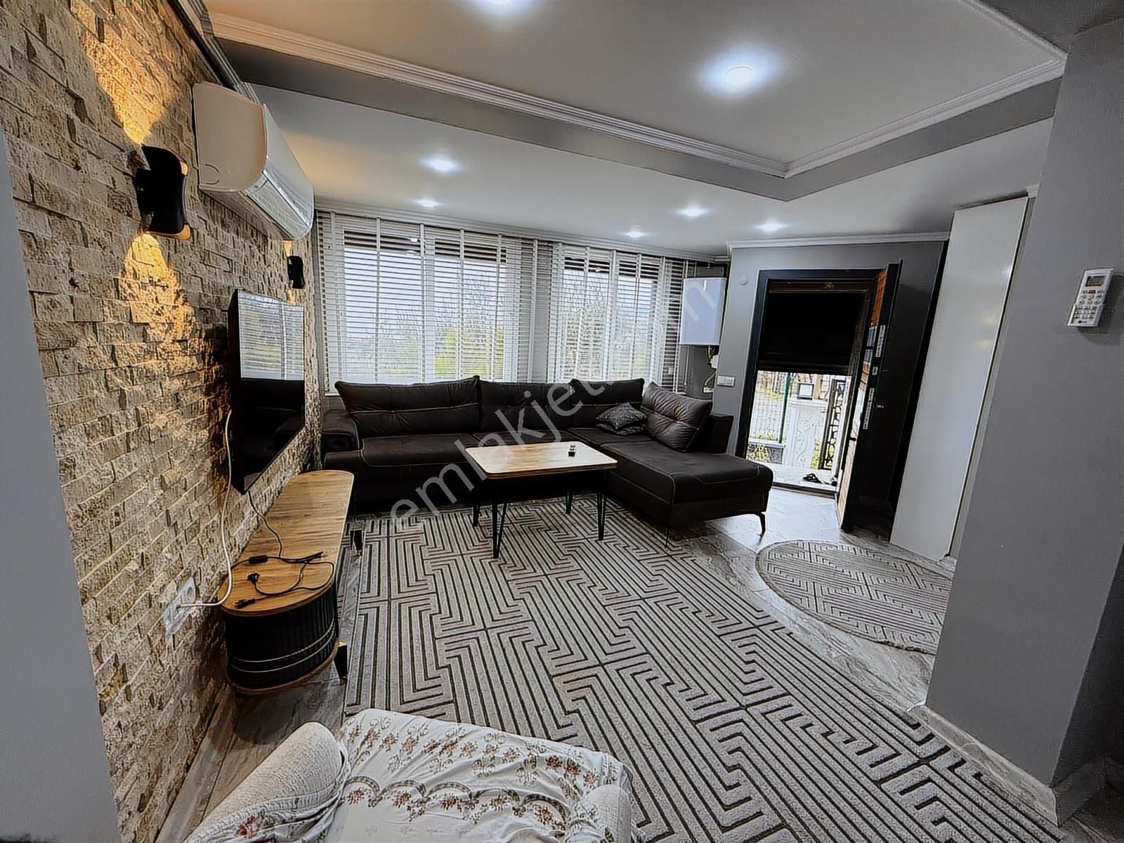 Çandarlı'da Bahçeli Müstakil Girişli Tam Eşyalı Satılık Ev - Görsel 13