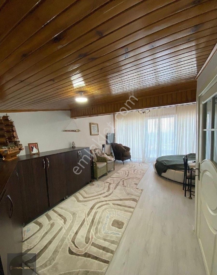 Altıntaş’ta Full Deniz Manzaralı 3+1 Tripleks Villa Satılık - Görsel 9