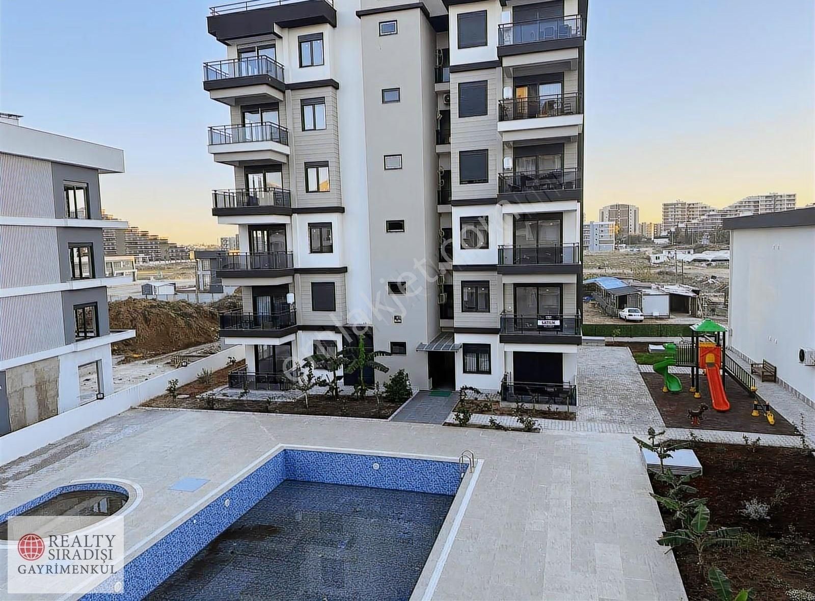 Altıntaş'ta Arakat Ebeveyn Banyolu 2+1 Boş Kiralık Daire