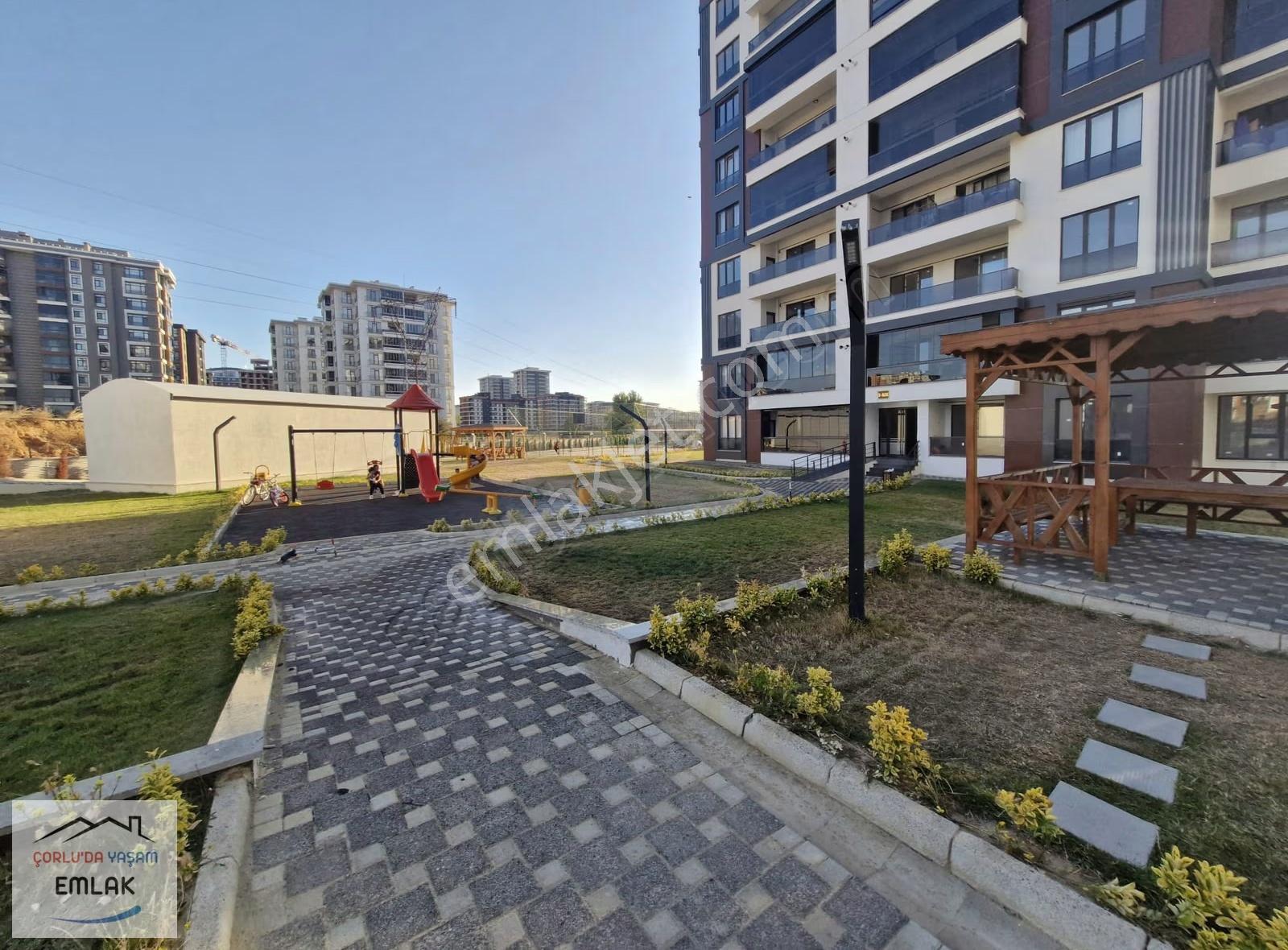 Emlaklar İzsiz Towersda Havuzlu Sitede 3+1 Satılık Daire - Görsel 6