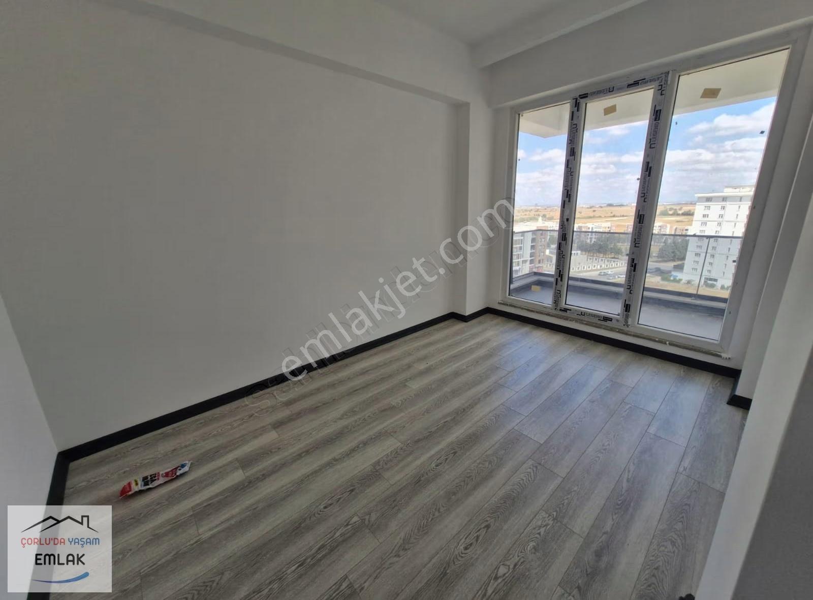 Emlaklar İzsiz Towersda Havuzlu Sitede 3+1 Satılık Daire - Görsel 26