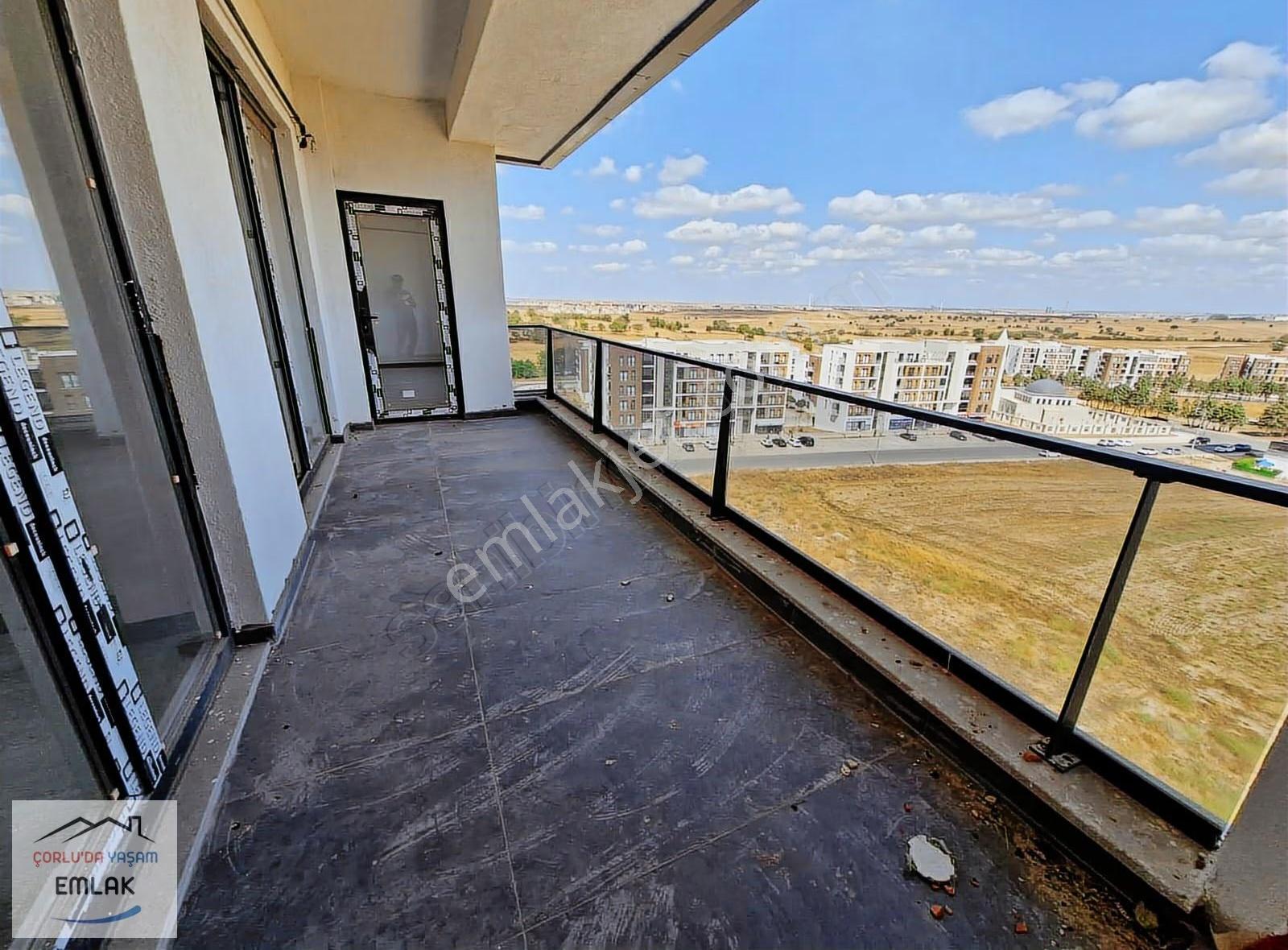 Emlaklar İzsiz Towersda Havuzlu Sitede 3+1 Satılık Daire - Görsel 2