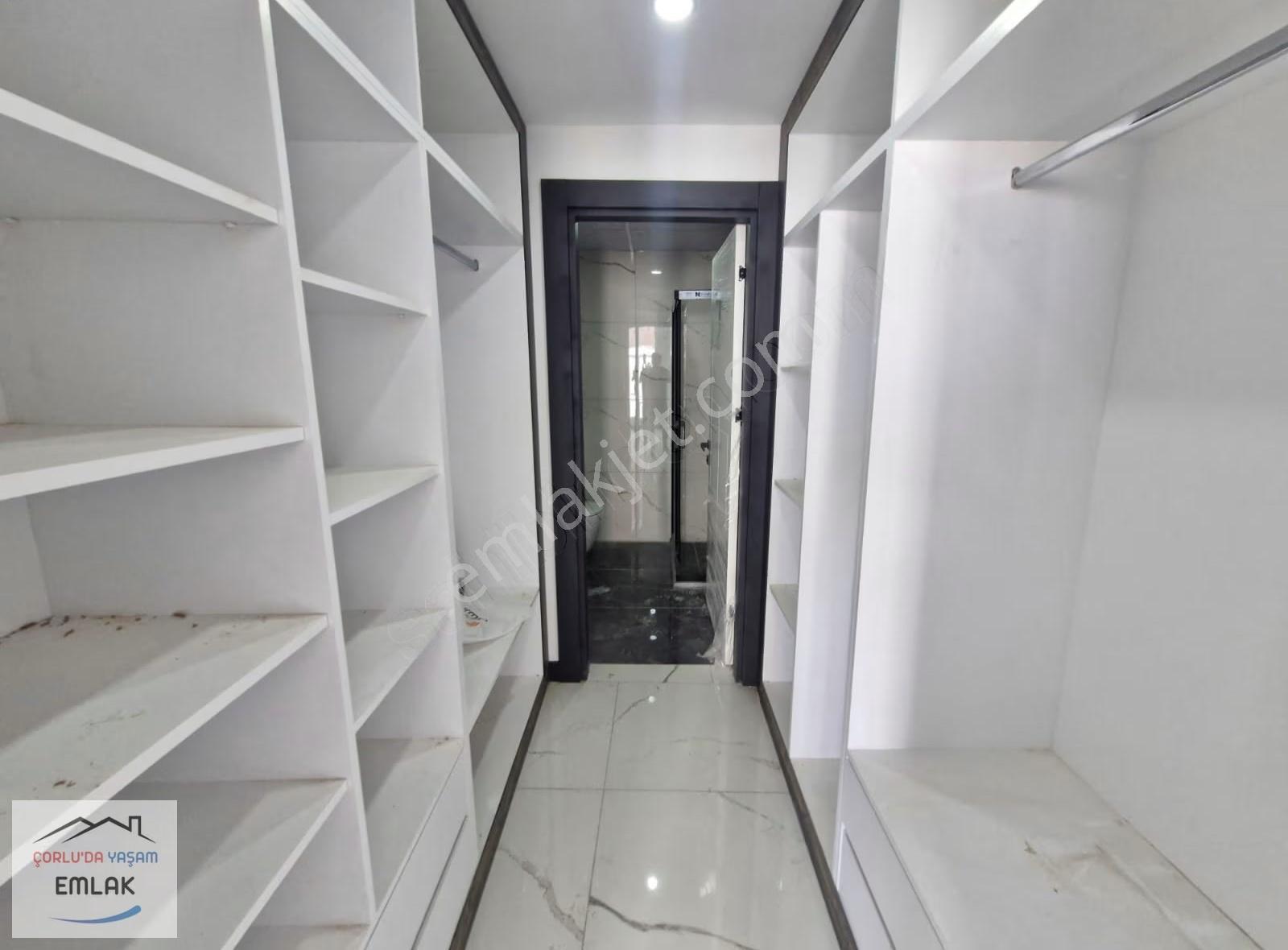 Emlaklar İzsiz Towersda Havuzlu Sitede 3+1 Satılık Daire - Görsel 24