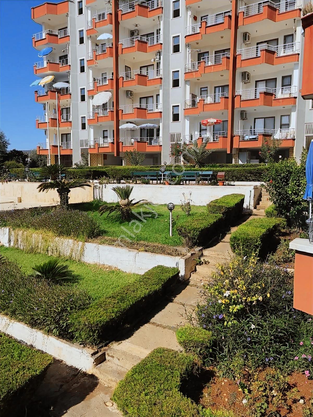 Satılık 2+1 Tatil Sitesi Dairesi Havuzlu, Bakımlı Bahçeli - Görsel 3