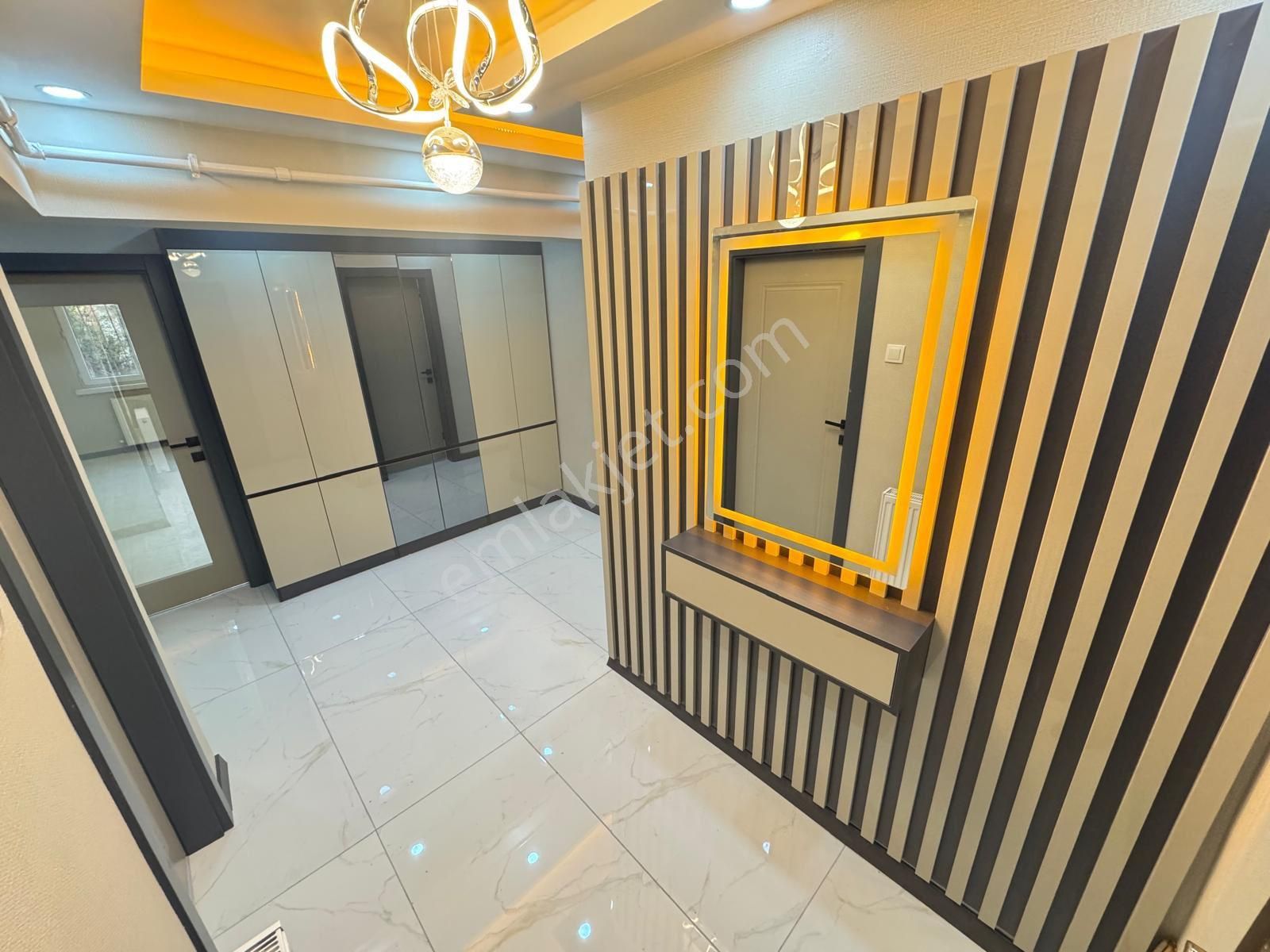 Sincan Akşemsettin Mah'de Kat Konumunda Satılık 3+1 Yüksek Giriş Daire!!