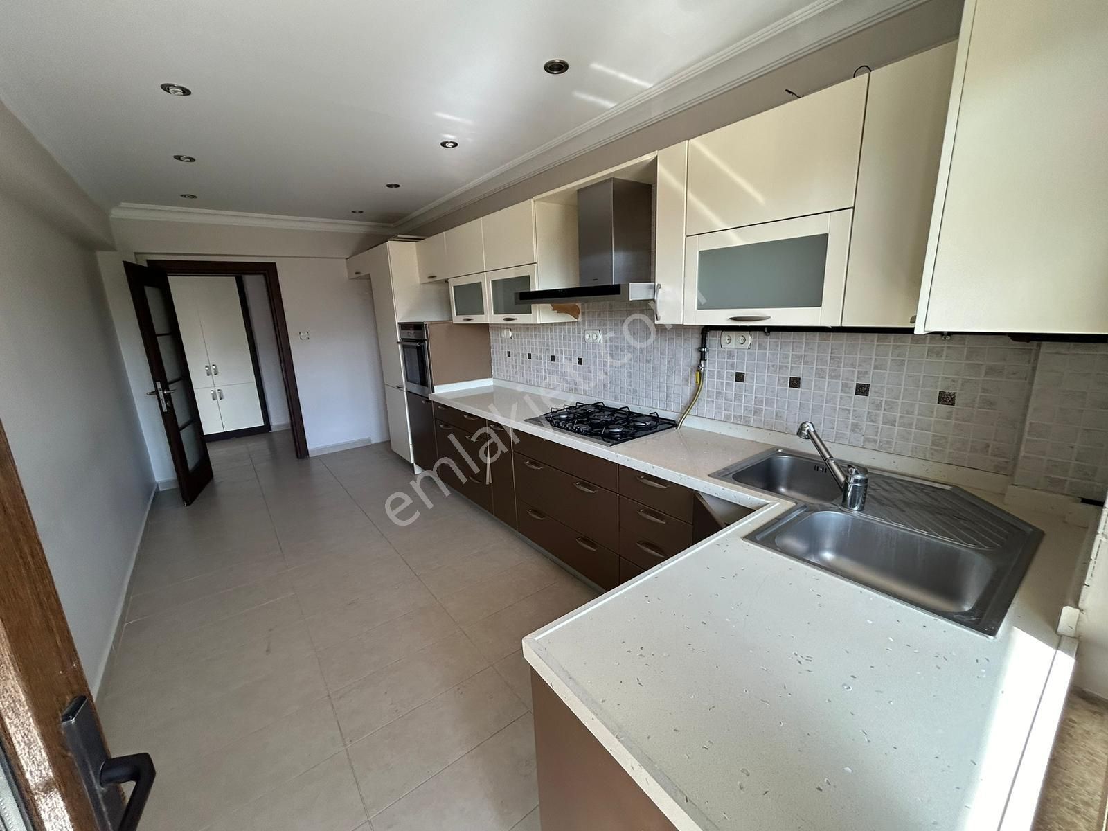 Barış Mah. Acıbadem Hast. Yakını 4+1 Kiralık Daire