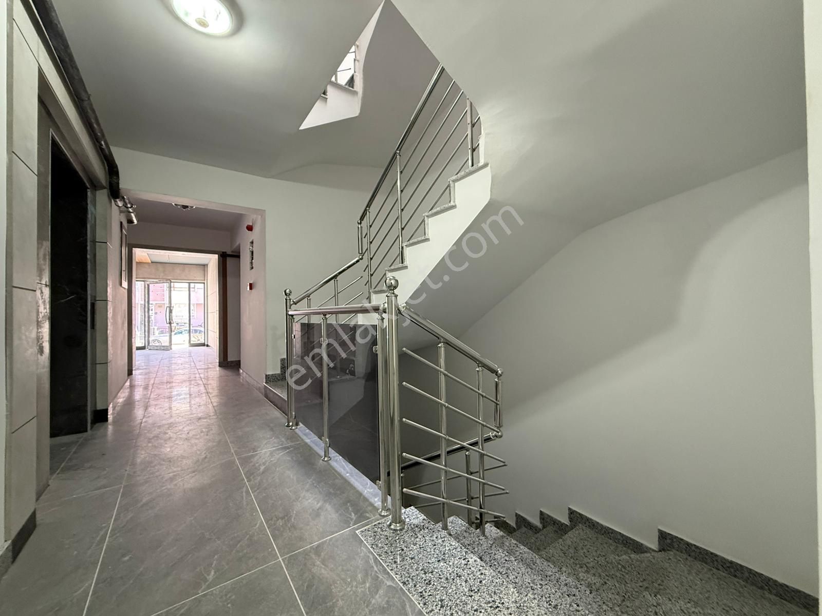 Kariyer'den İncirli'de Tek! Merkezi Konumda Her Katta 1+1 2+1 Lüx Alttan Isıtmalı Daireler - Görsel 33