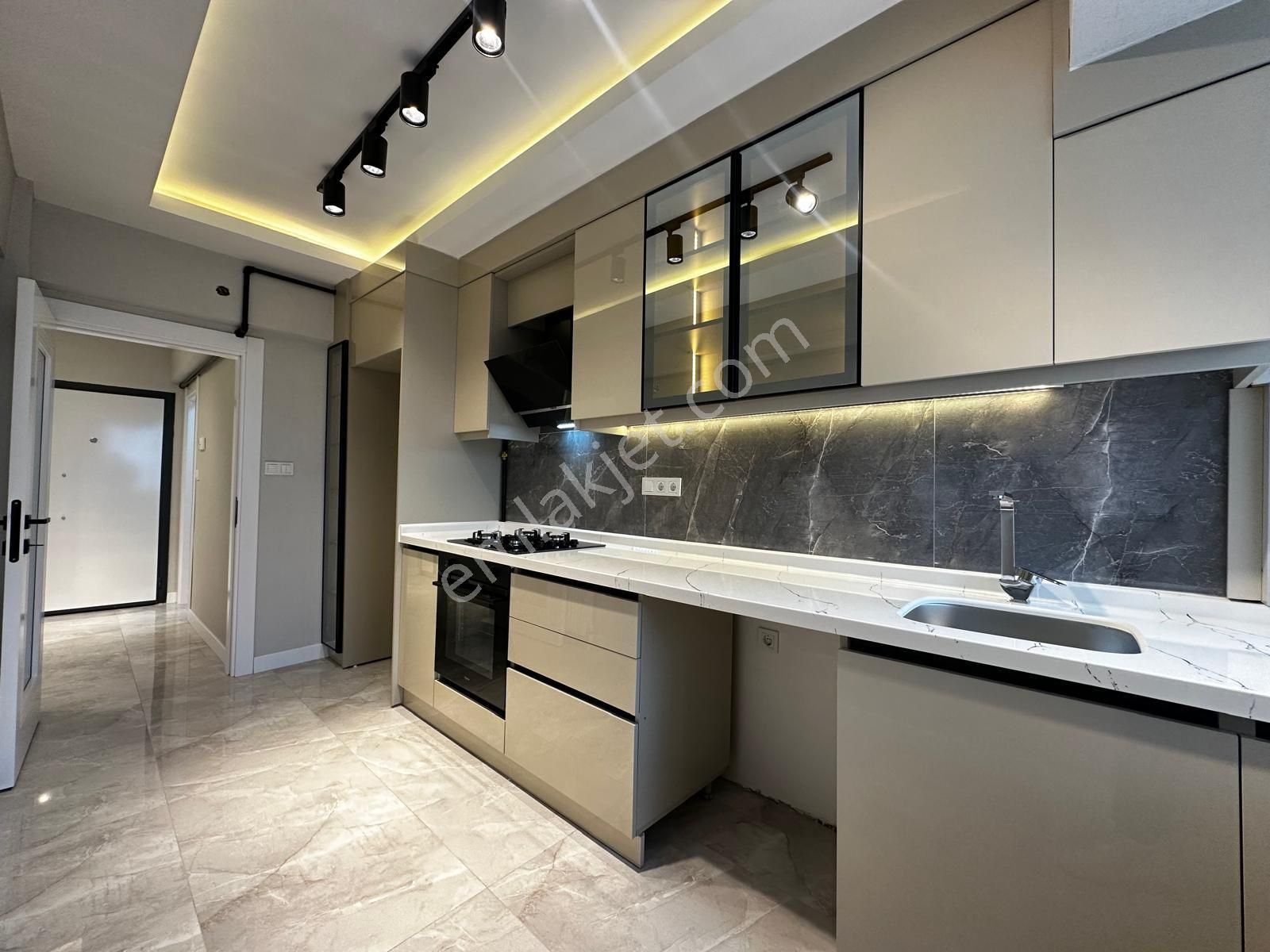 Kariyer'den Aşağı Eğlence'de 3+1 Ultra Lüx Güney Cephe Katta Geniş Daire - Görsel 10